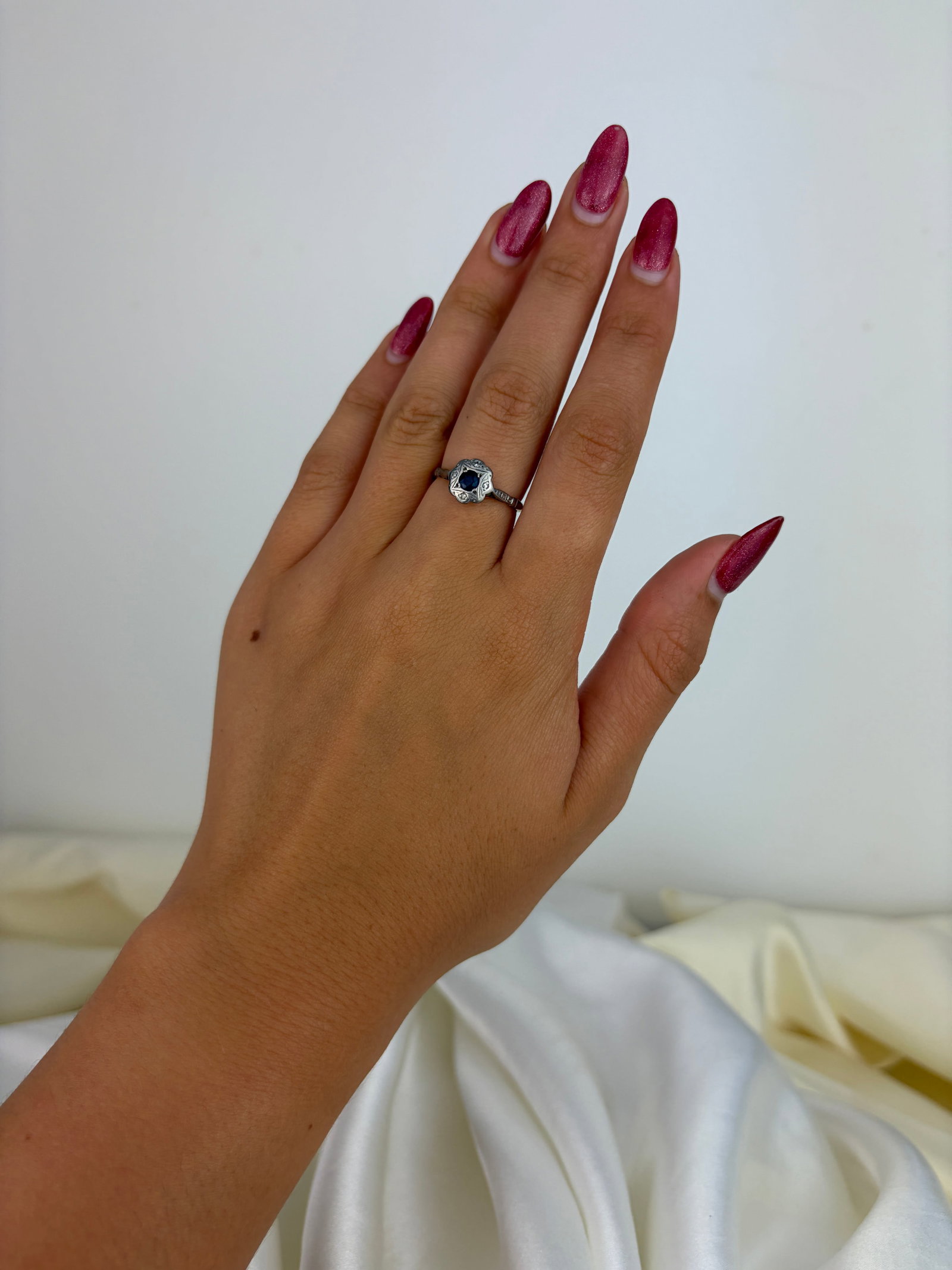 Lovely Art Deco 18ct Gold Sapphire and Diamond Ring - 7