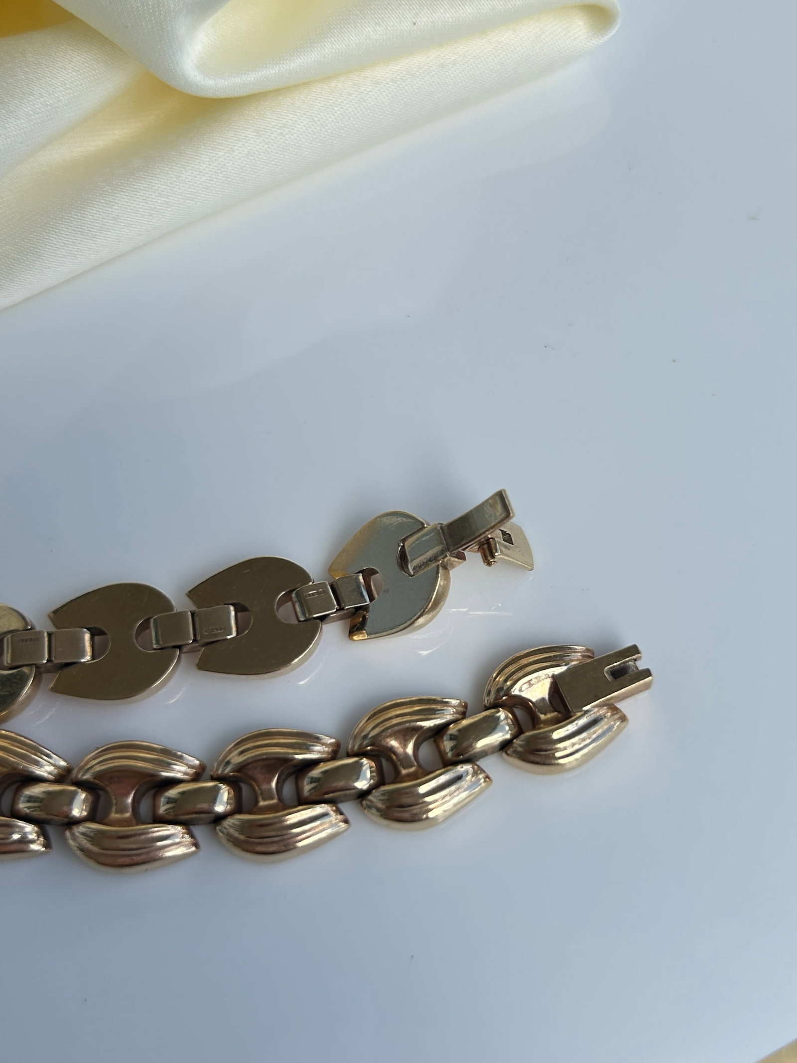 Vintage 9ct Yellow Gold Unusual Design Boxed Bracelet - 7