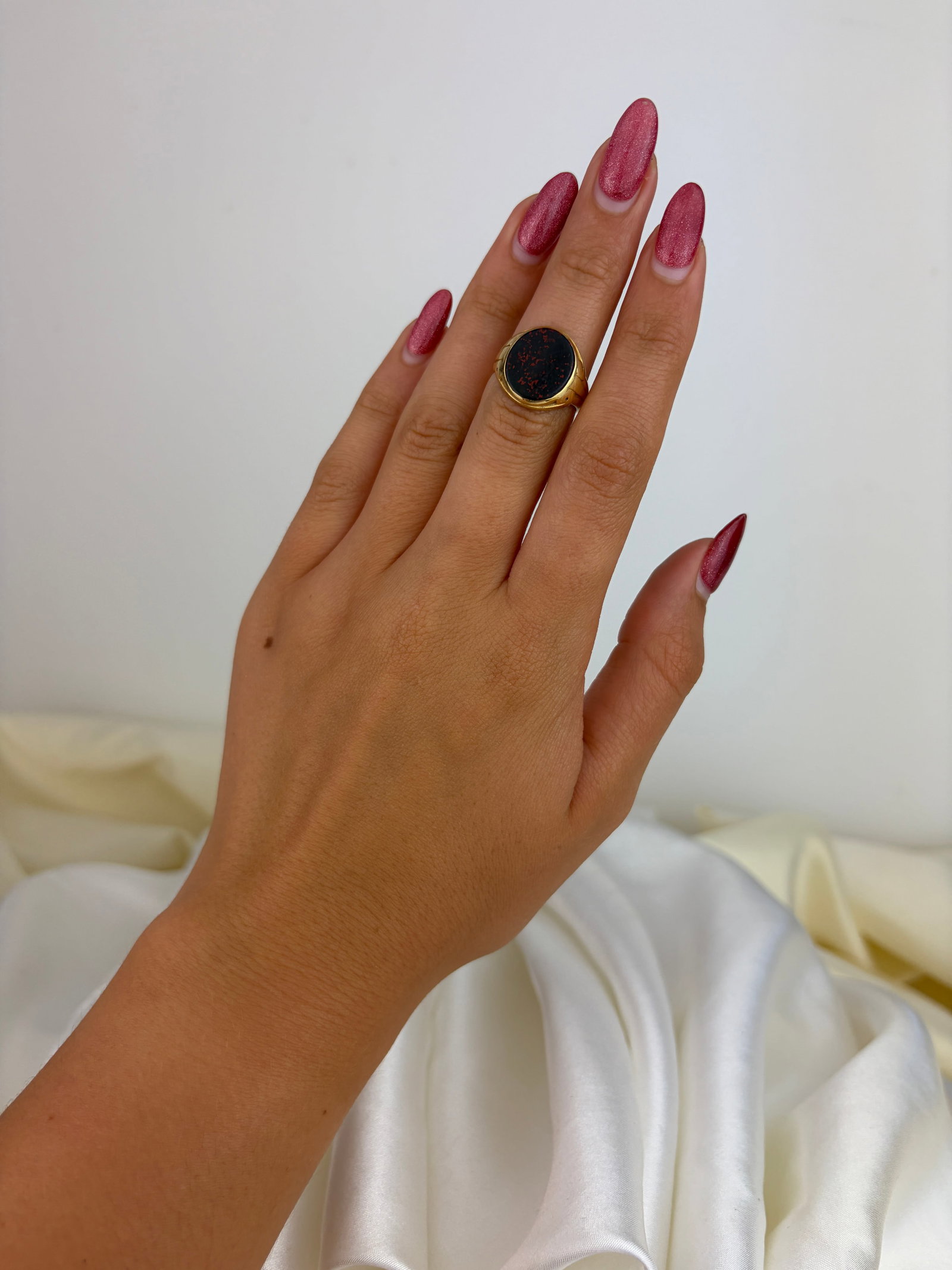 Antique 18ct Gold Chunky Bloodstone Signet Ring - 7