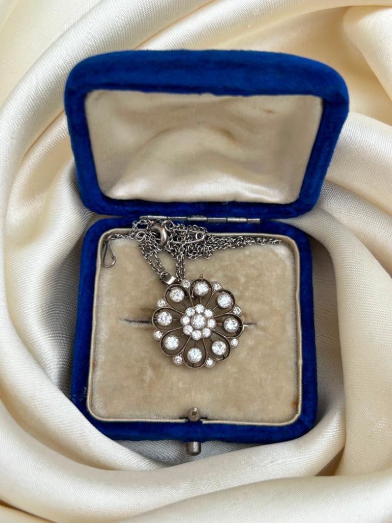Outstanding 18ct White Gold and Platinum Diamond Flower Pendant on Chain in Blue Velvet Box - 4