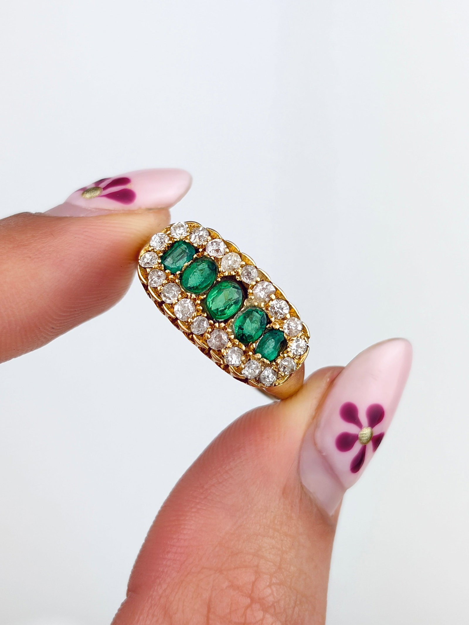 ANTIQUE C.1907 18CT YELLOW GOLD EMERALD AND DIAMOND TRIPLE CLUSTER RING - 7