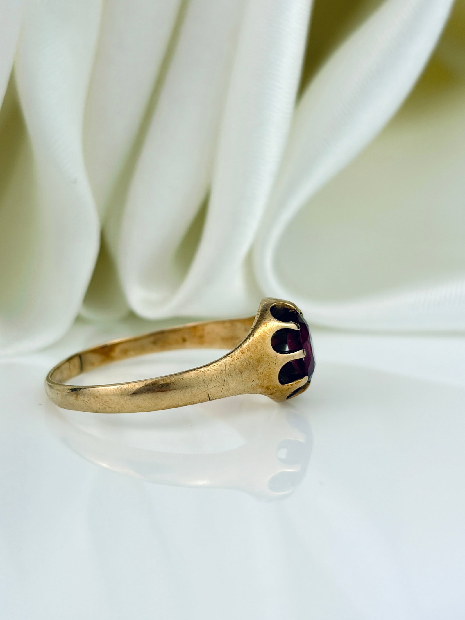 ANTIQUE 14CT YELLOW GOLD RUBY BELCHER SET RING - 2
