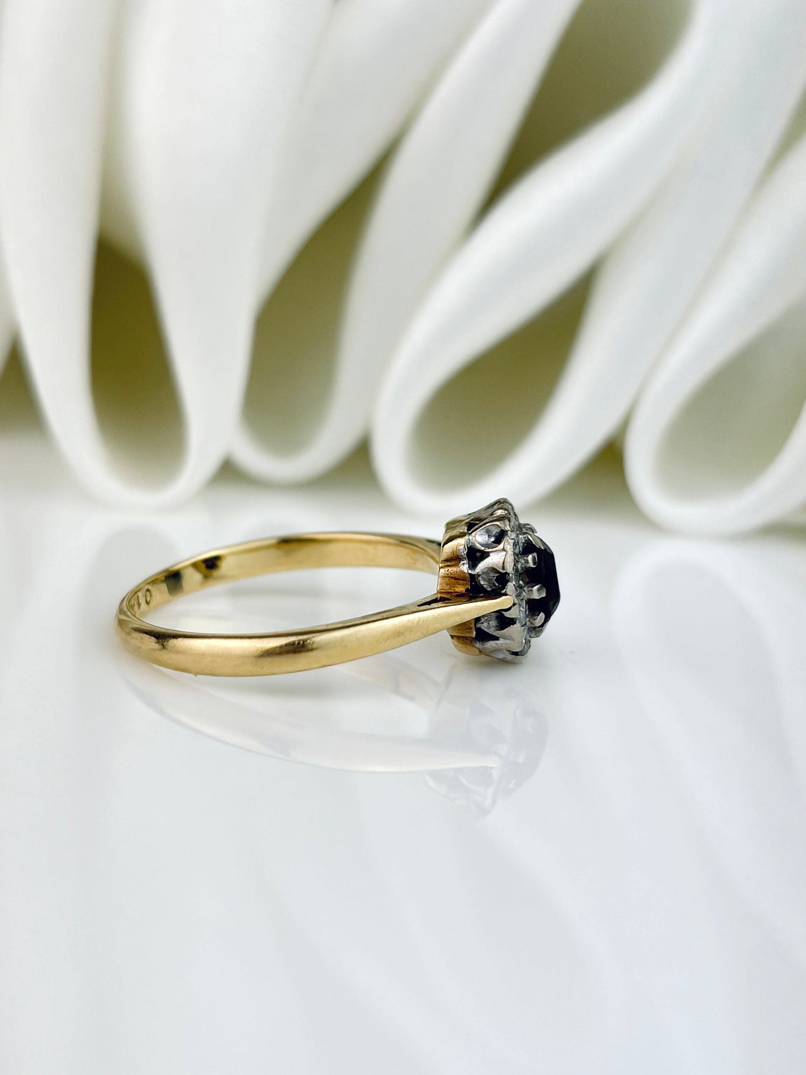 Vintage 18ct Yellow Gold Garnet and Diamond Cluster Ring - 2