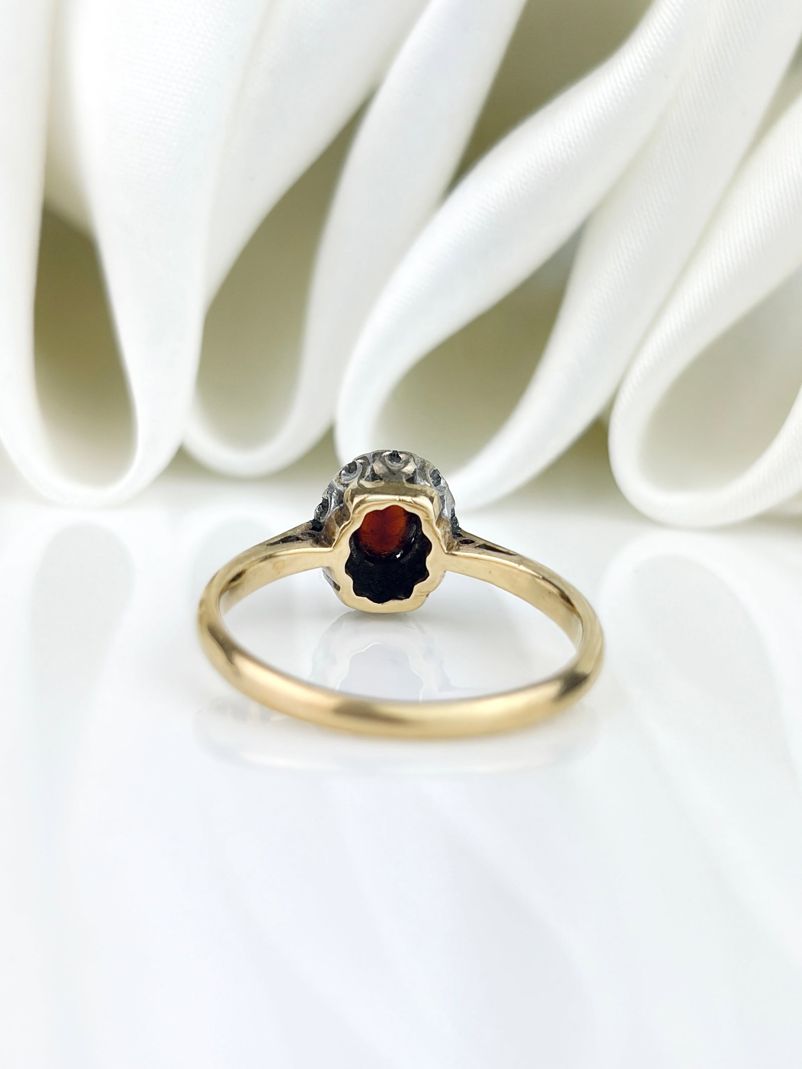 Vintage 18ct Yellow Gold Garnet and Diamond Cluster Ring - 3