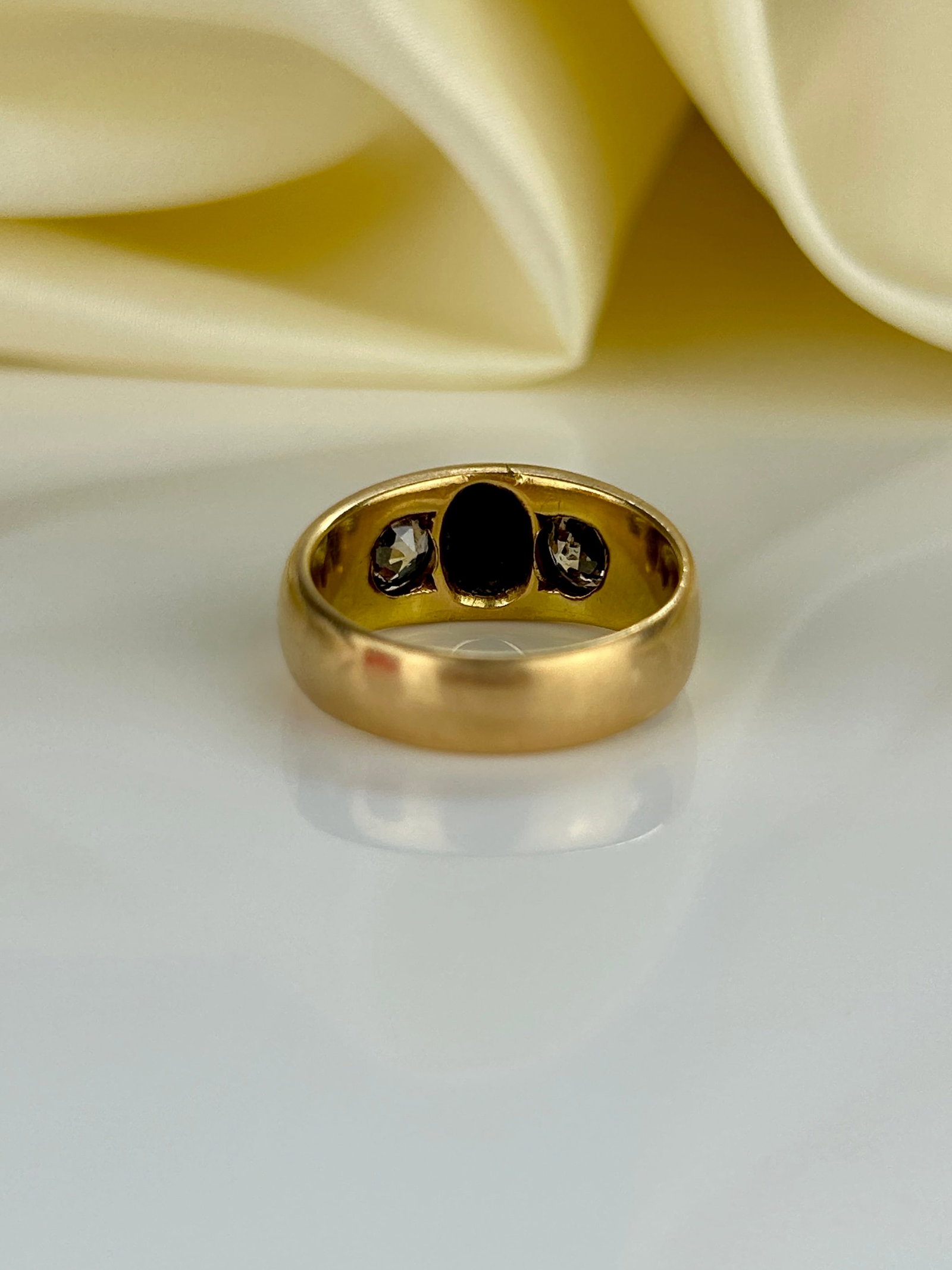 Chunky Vintage Jade and 2x .85pt Diamond 3 Stone in 18ct Gold - 3