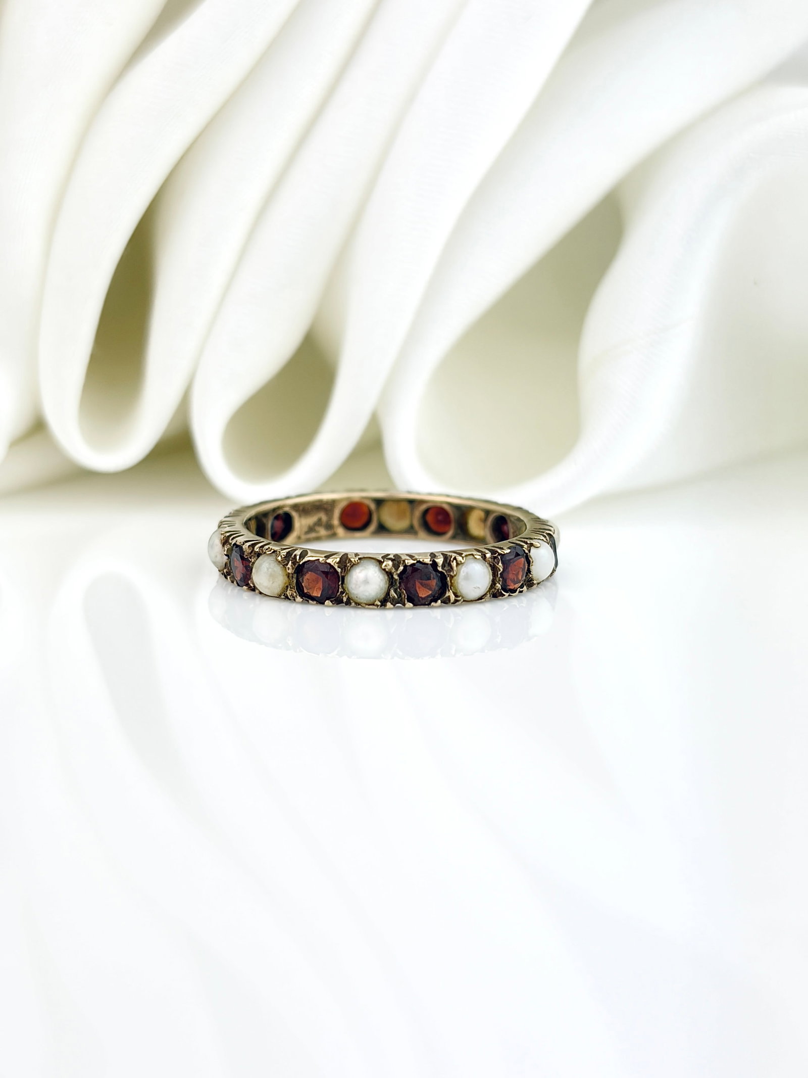 ANTIQUE 9CT GOLD PEARL AND GARNET FULL ETERNITY BAND RING - 2