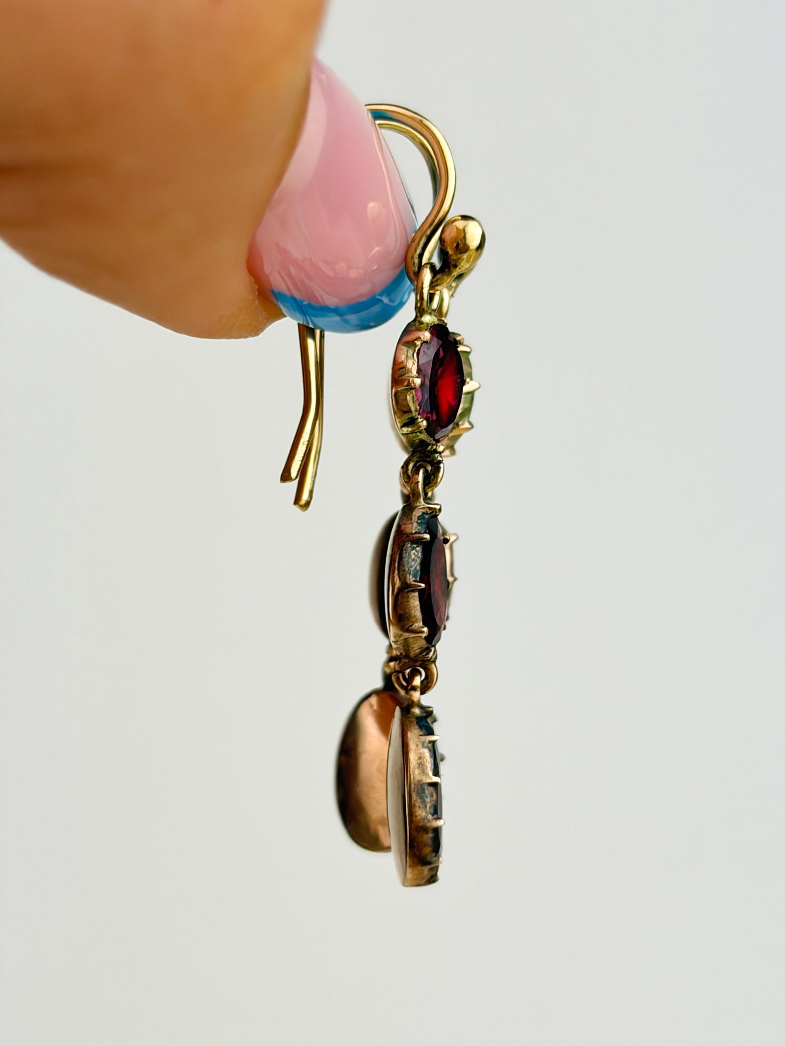 ANTIQUE GEORGIAN ERA FLAT CUT GARNET DROP EARRINGS IN GOLD - 2