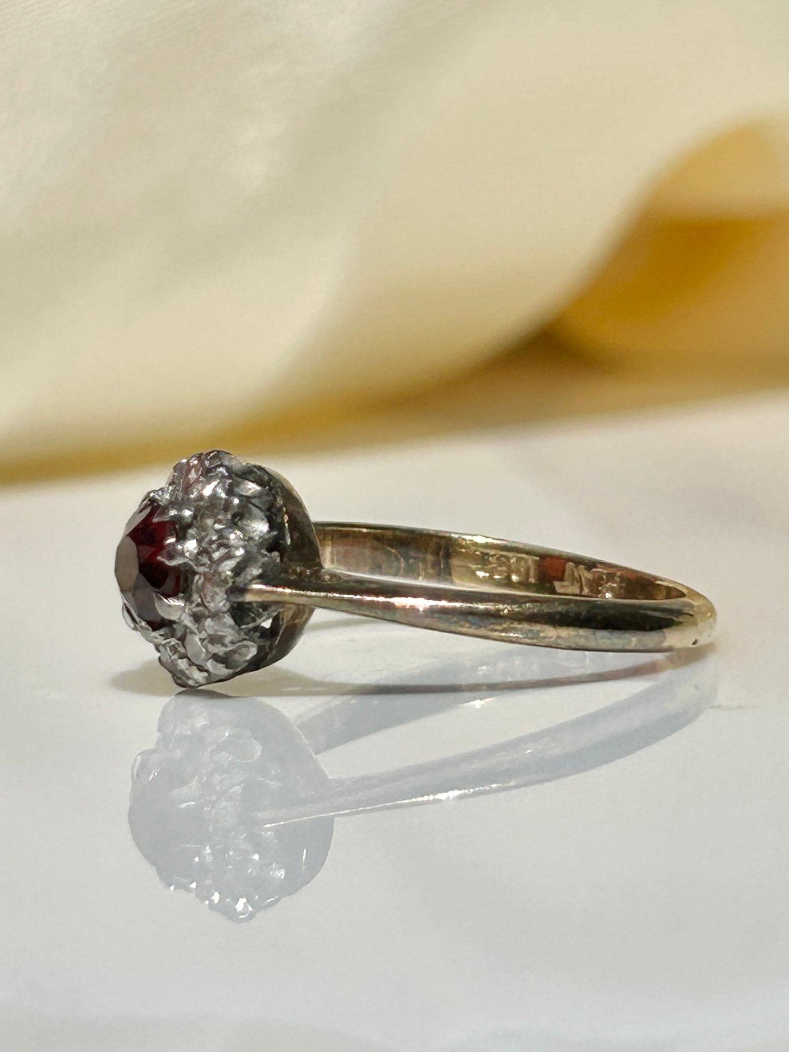 Wonderful 18ct Yellow Gold And Platinum Garnet And Diamond Ring - 2