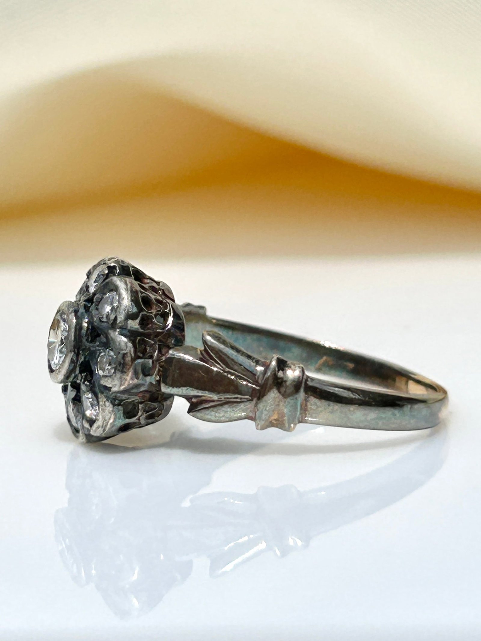 Antique 18ct gold diamond swirl cluster ring - 3