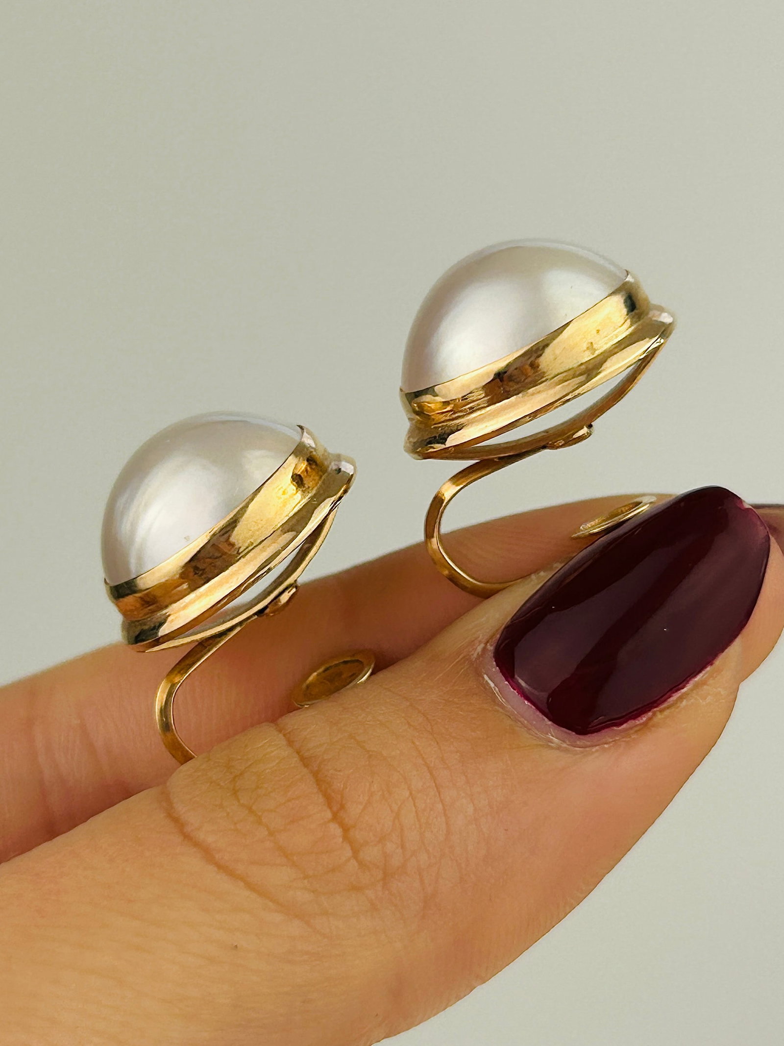 Large Vintage 14k Yellow Gold Pearl Screw Back Earrings - 2