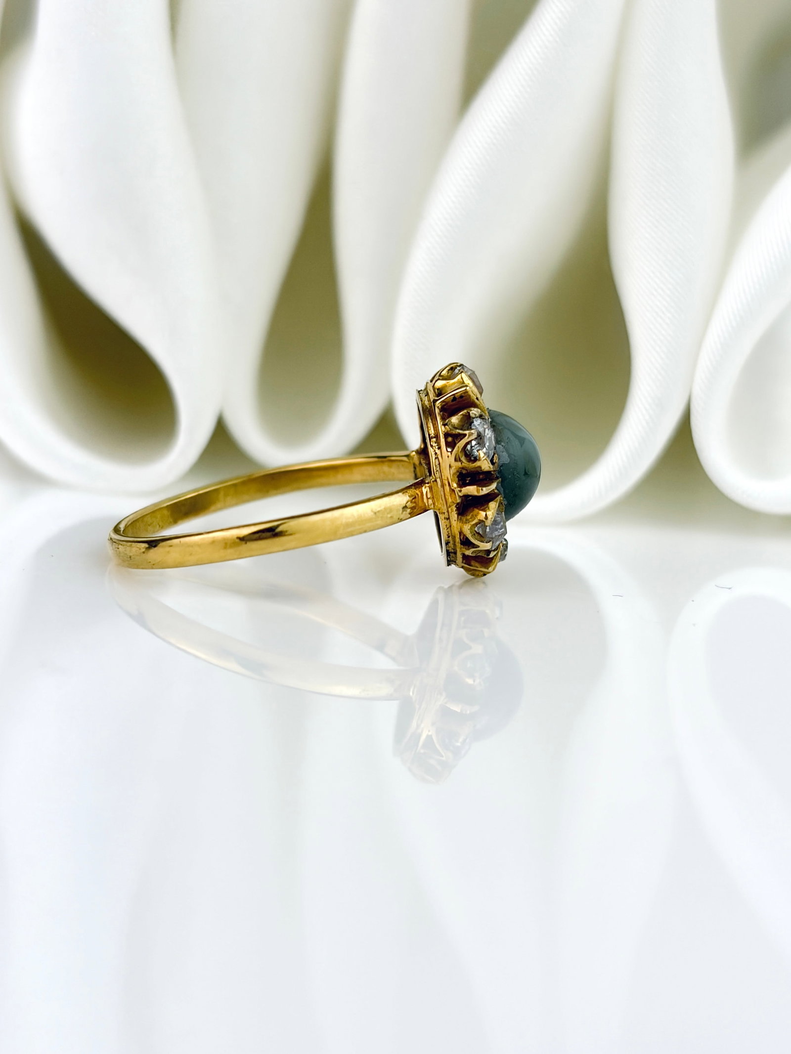 Lovely Antique 18ct Yellow Gold Catseye and Diamond Cluster Flower Ring - 2