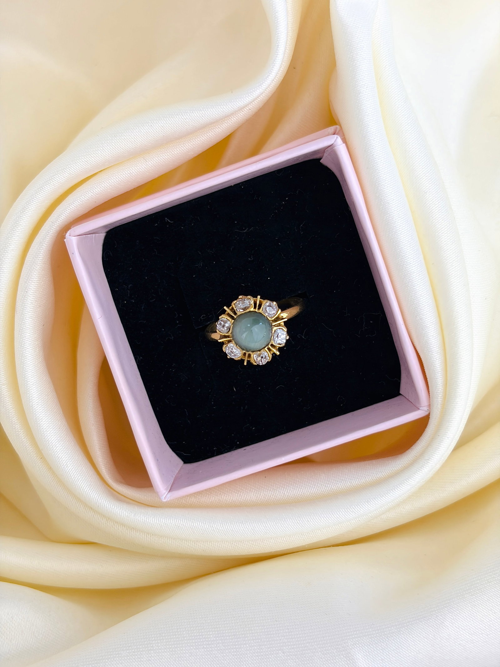 Lovely Antique 18ct Yellow Gold Catseye and Diamond Cluster Flower Ring - 9