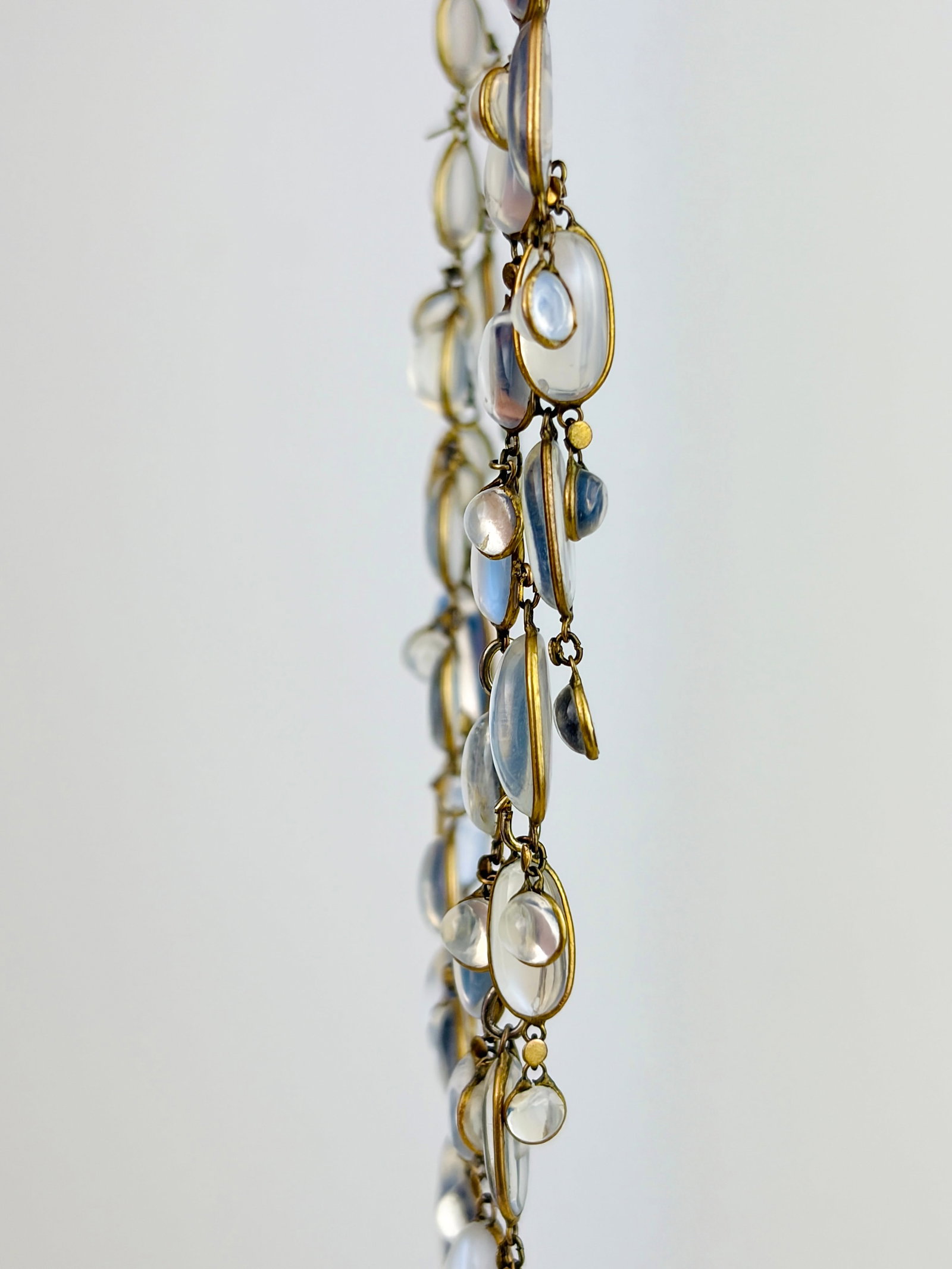 OUTSTANDING 18CT YELLOW GOLD ANTIQUE BLUE MOONSTONE DROP NECKLACE - 4