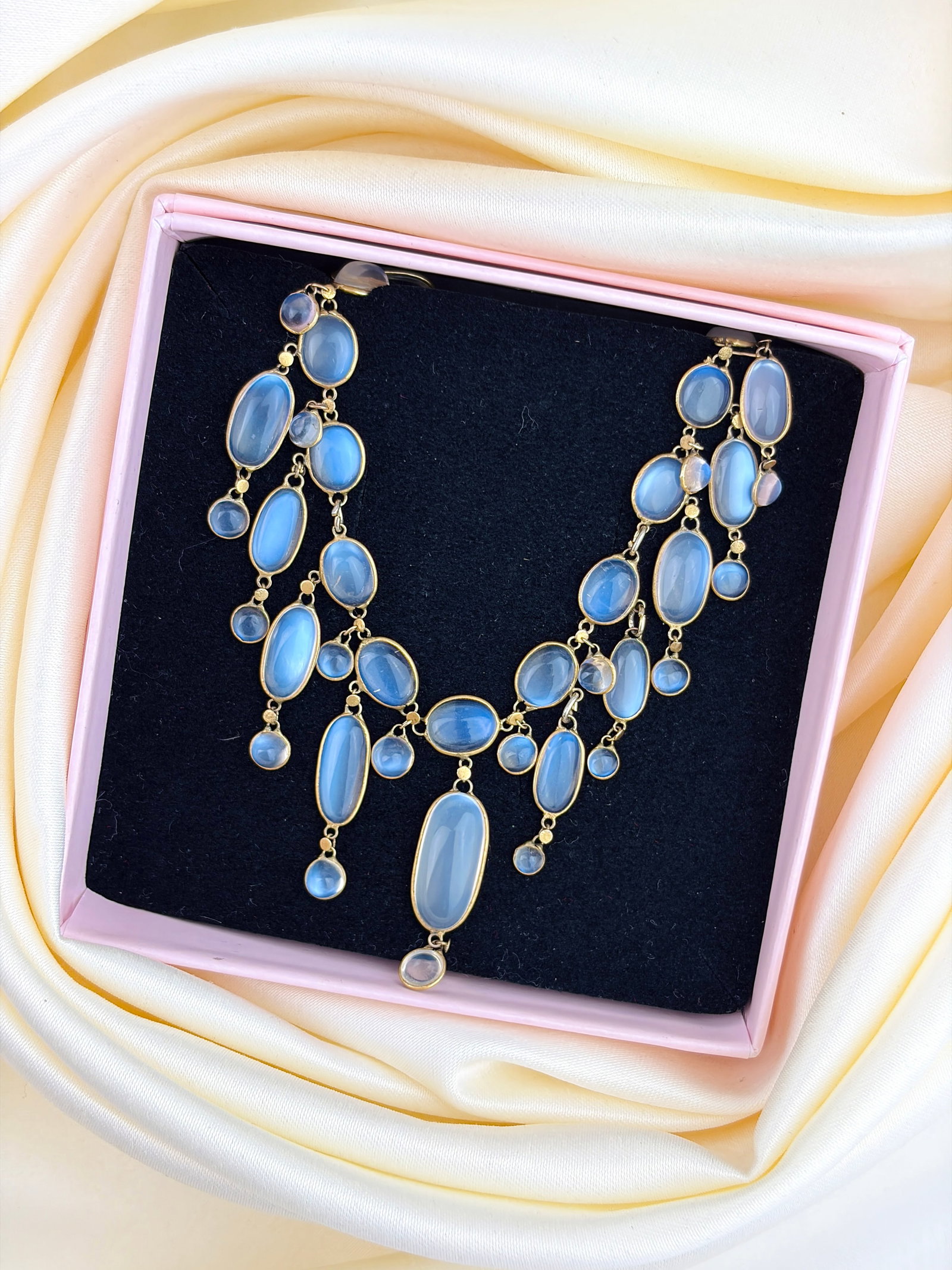 OUTSTANDING 18CT YELLOW GOLD ANTIQUE BLUE MOONSTONE DROP NECKLACE - 8
