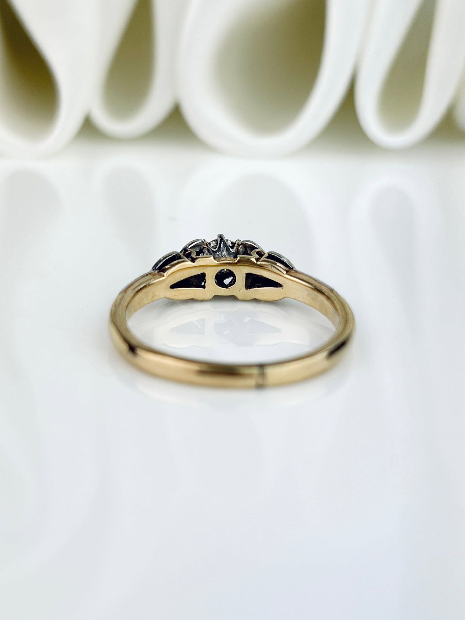 Antique 9ct Gold and Platinum Diamond Leaf Shoulder Ring - 3