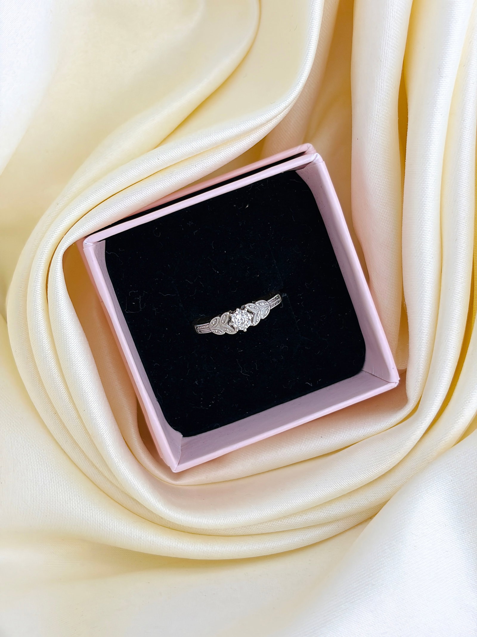 Antique 9ct Gold and Platinum Diamond Leaf Shoulder Ring - 9