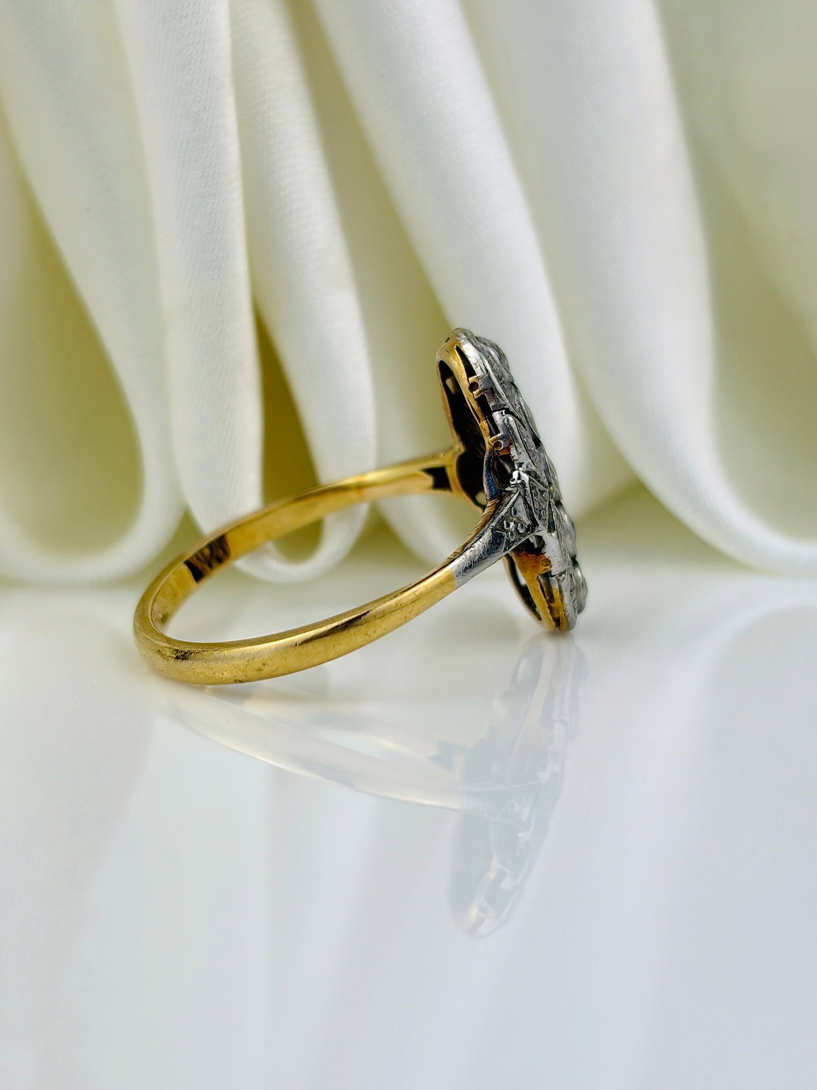 ANTIQUE ART DECO ERA 18CT YELLOW GOLD AND PLATINUM DIAMOND PANEL RING - 2