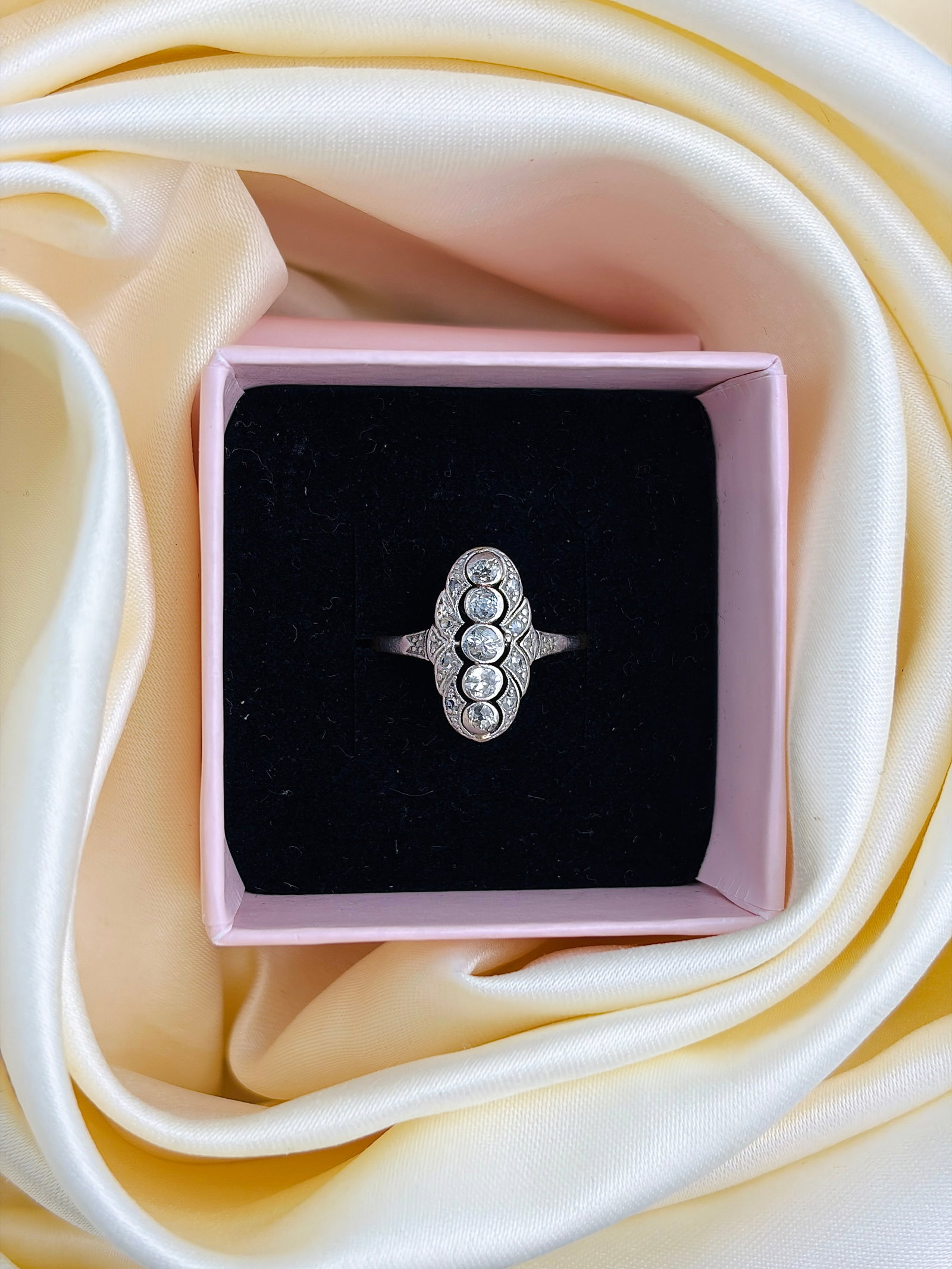 ANTIQUE ART DECO ERA 18CT YELLOW GOLD AND PLATINUM DIAMOND PANEL RING - 8