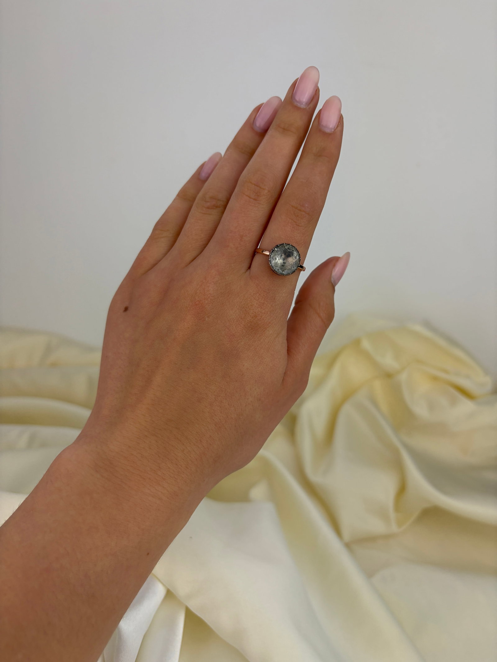 ANTIQUE GEORGIAN ERA PASTE SOLITAIRE RING IN 9CT GOLD - 7