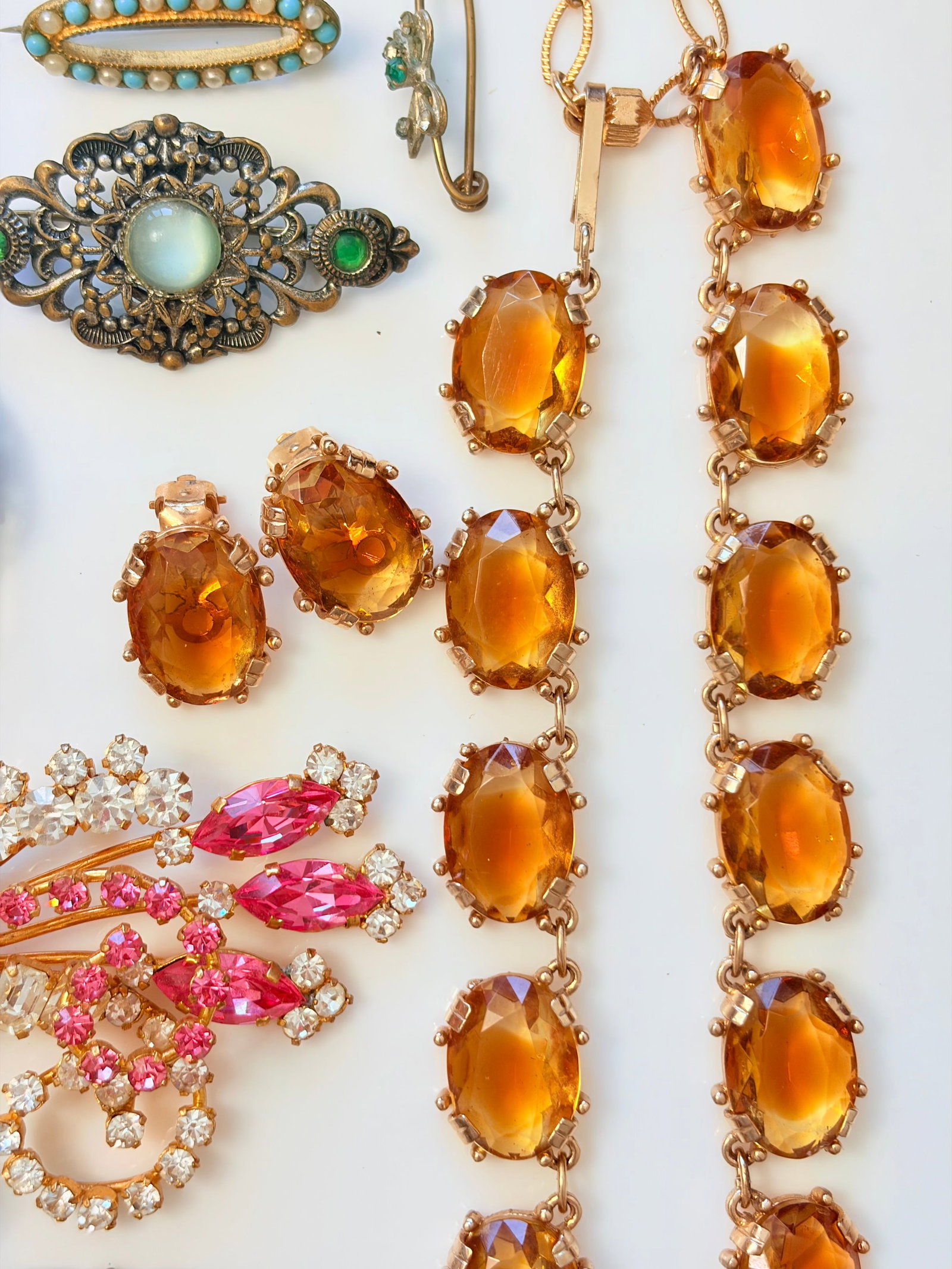 MIXED LOT- PASTE NECKLACE AND EARRINGS SUITE ETC - 4
