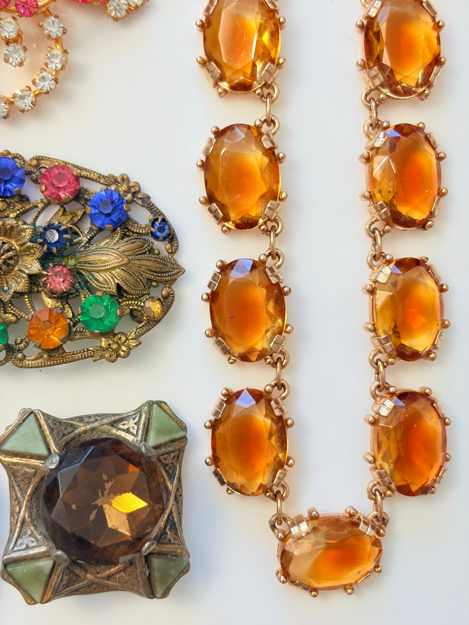 MIXED LOT- PASTE NECKLACE AND EARRINGS SUITE ETC - 5
