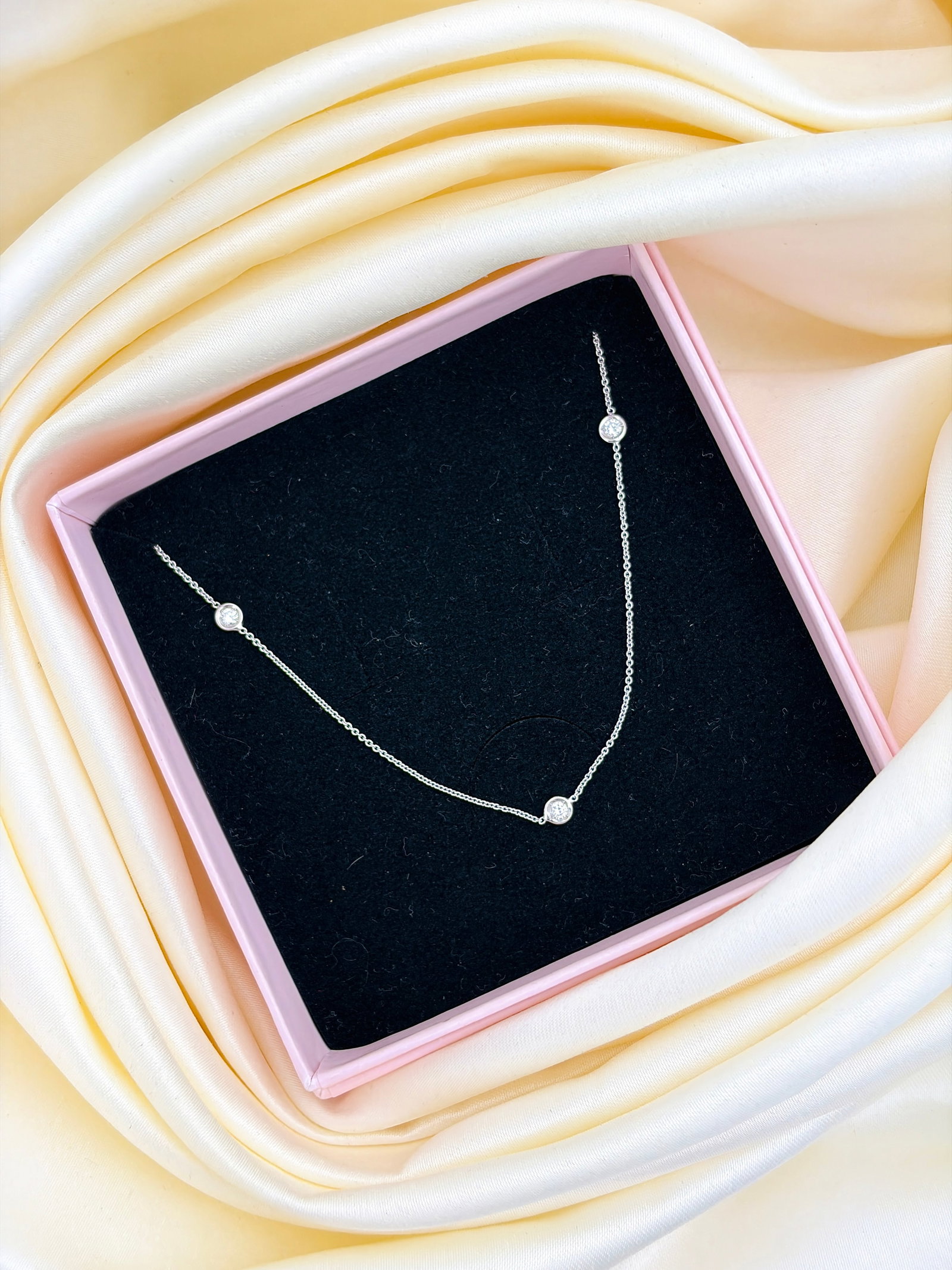 SWEET 18CT WHITE GOLD DIAMOND SPACED CHAIN NECKLACE - 7