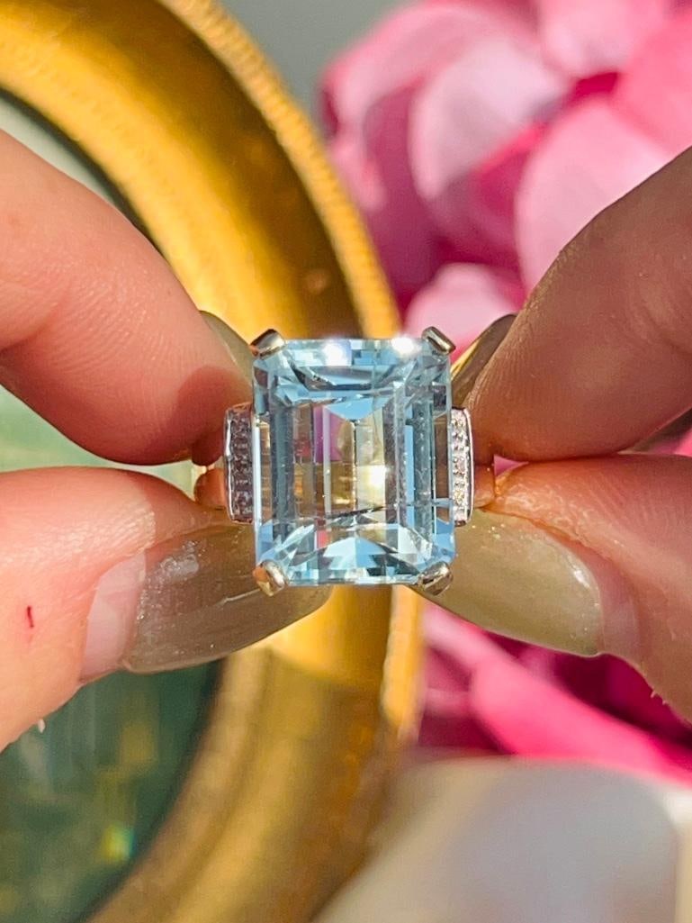 18ct Yellow Gold Large Aquamarine and Diamond Cocktail Ring - 10