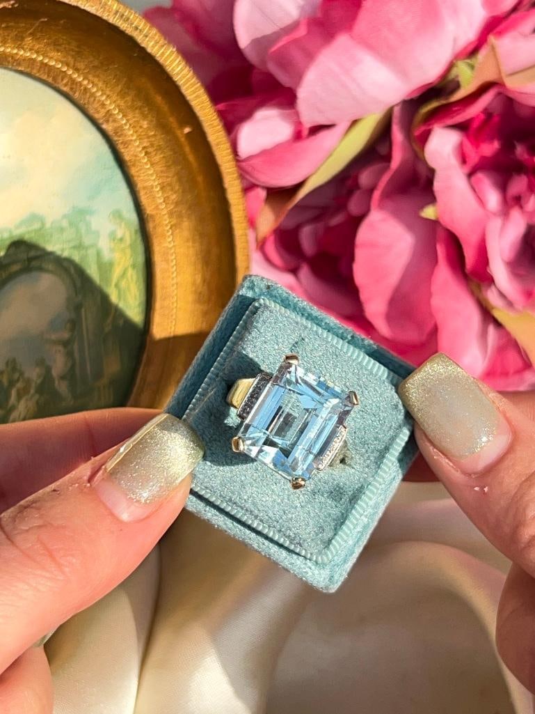 18ct Yellow Gold Large Aquamarine and Diamond Cocktail Ring - 3