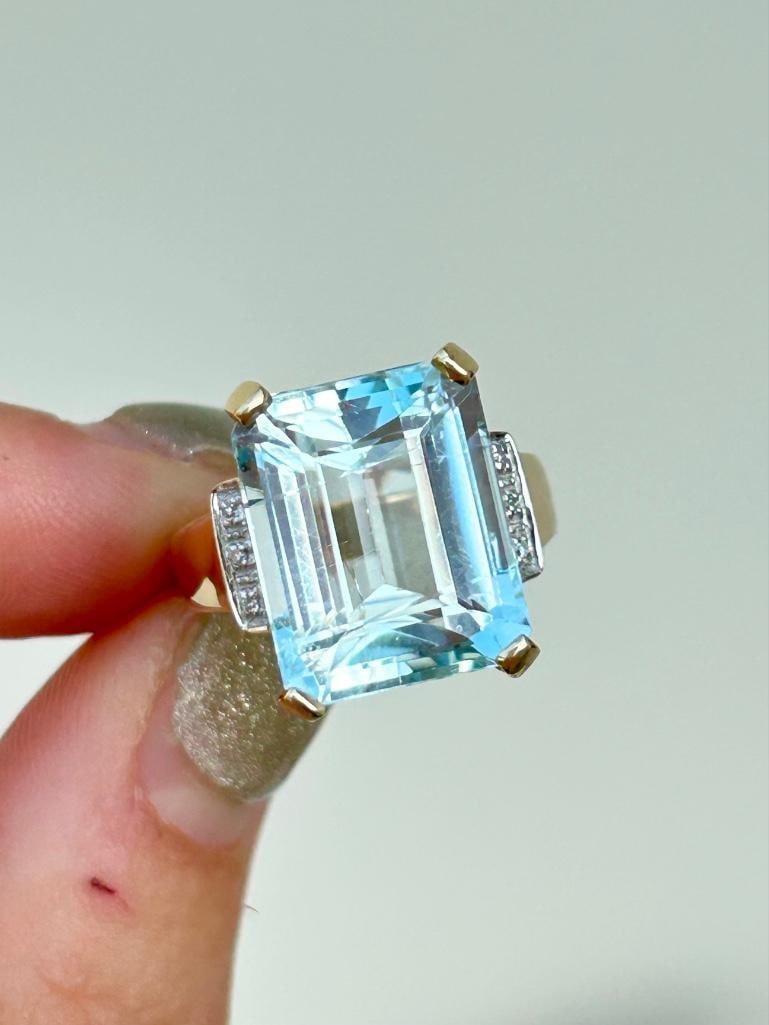 18ct Yellow Gold Large Aquamarine and Diamond Cocktail Ring - 4