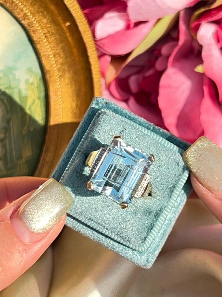 18ct Yellow Gold Large Aquamarine and Diamond Cocktail Ring - 5