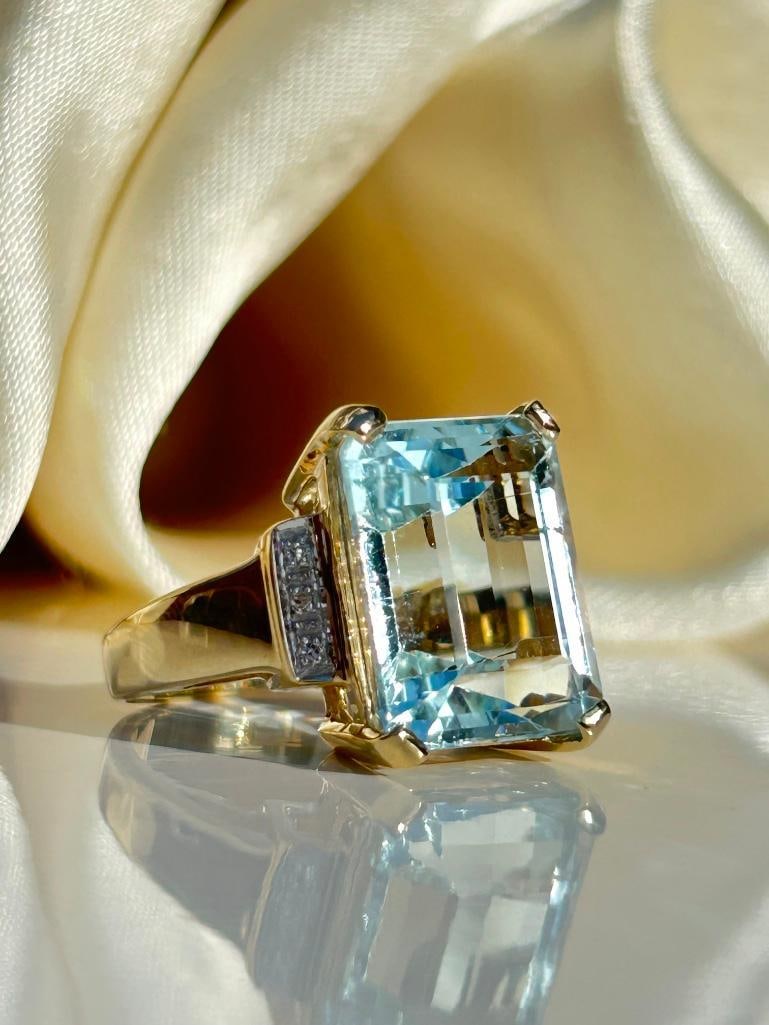 18ct Yellow Gold Large Aquamarine and Diamond Cocktail Ring - 8