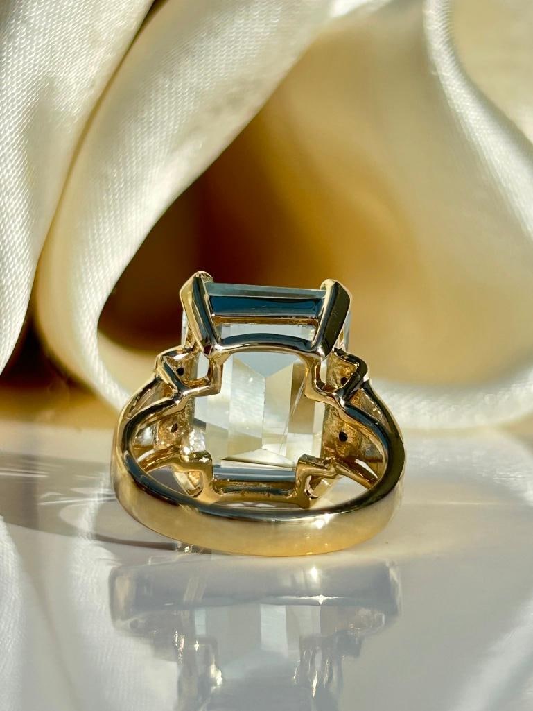 18ct Yellow Gold Large Aquamarine and Diamond Cocktail Ring - 9