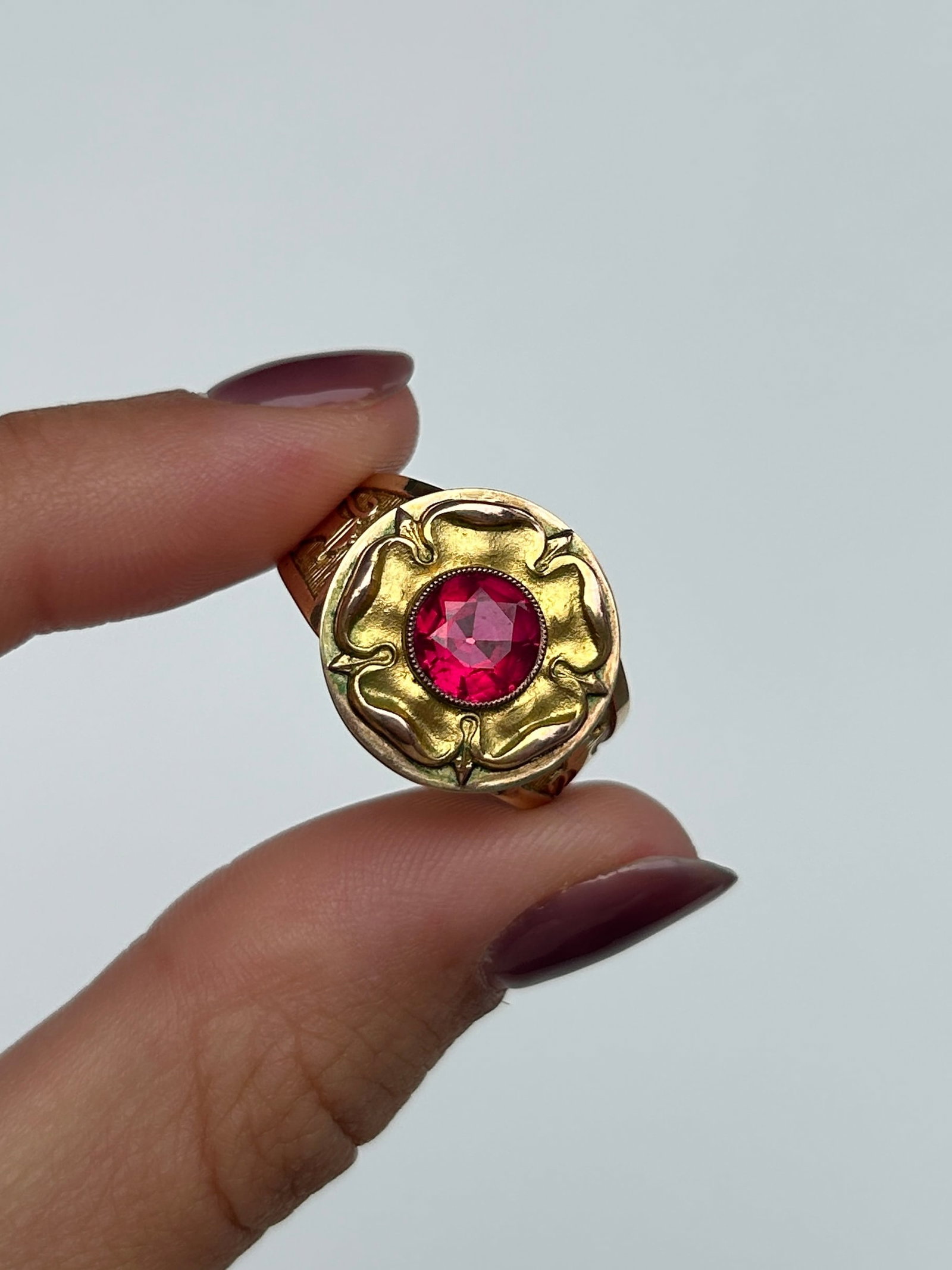 Rare Chunky Gold Bishop's Ring with Ecclesiastical Ewers Jug Detailed Shoulders - 9