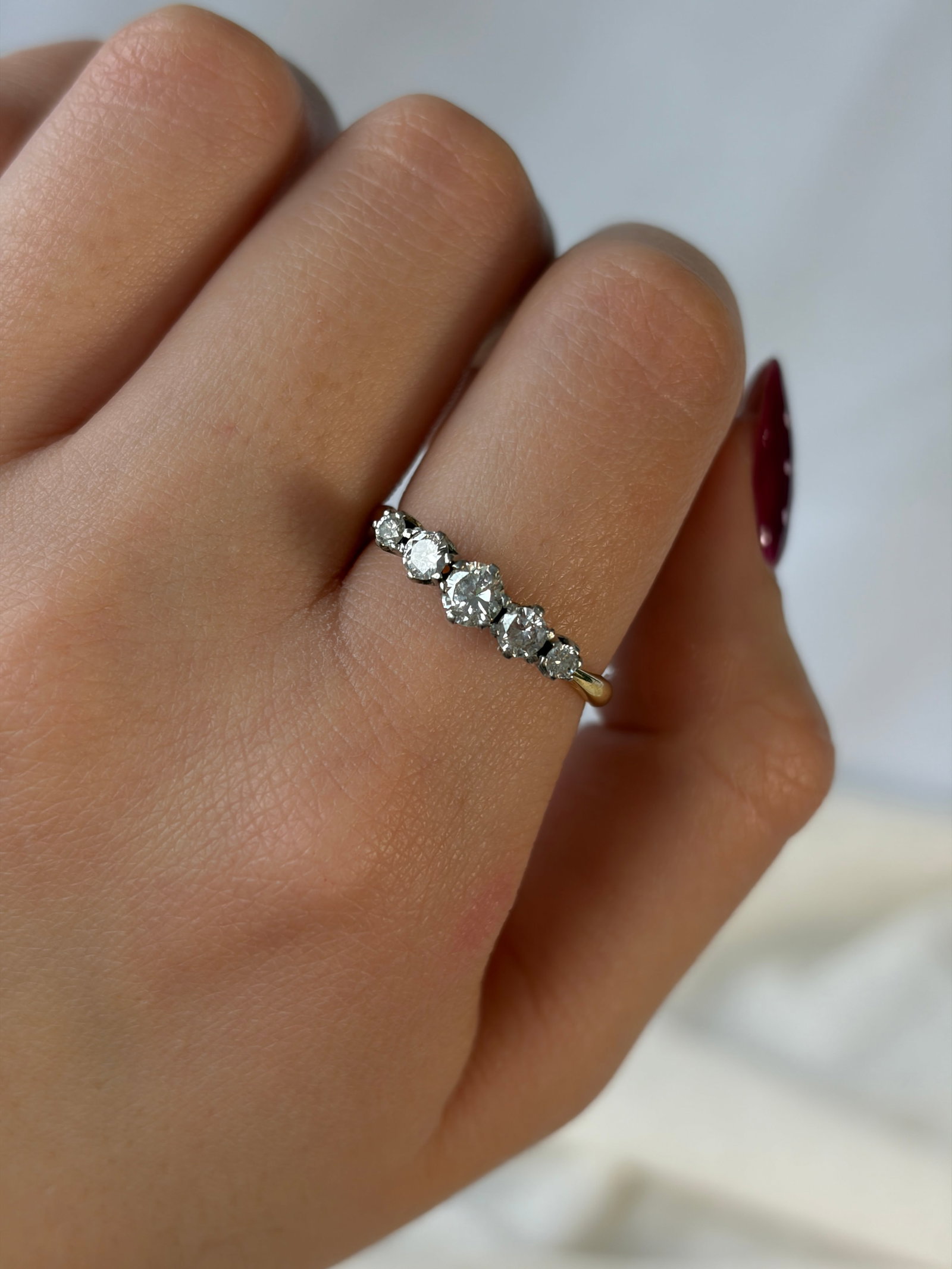 Wonderful 18ct Yellow Gold 73pts Diamond 5 Stone Ring - 9