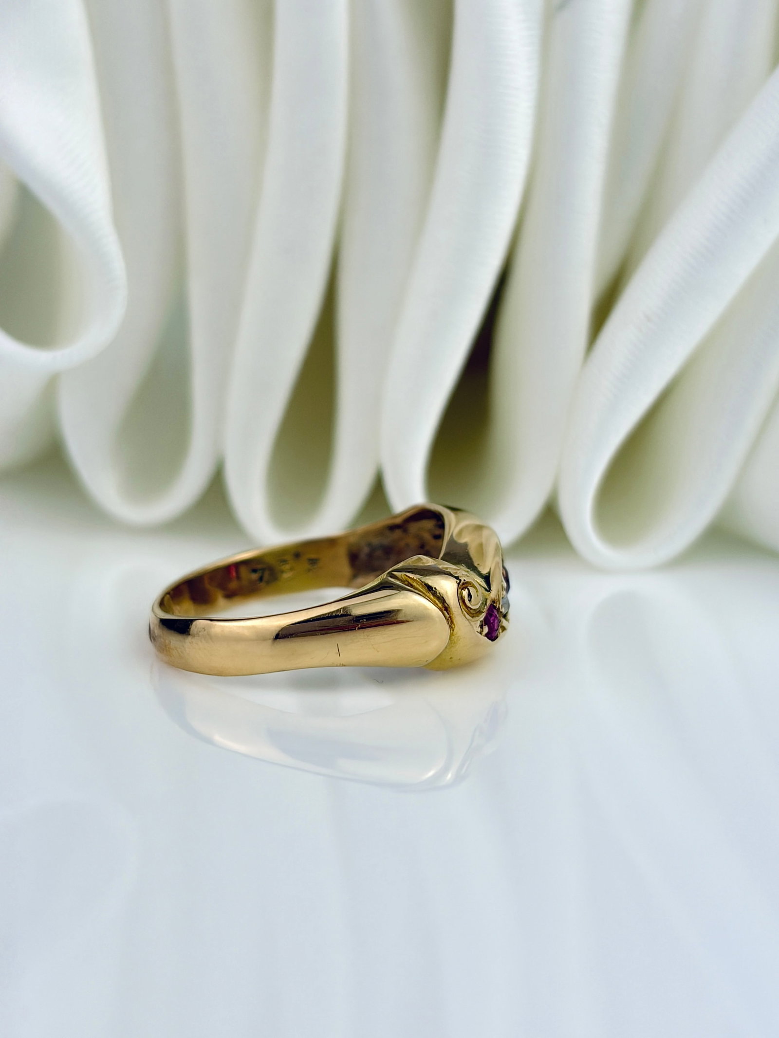 ANTIQUE 18CT YELLOW GOLD RUBY AND DIAMOND 5 STONE SCROLL RING - 2