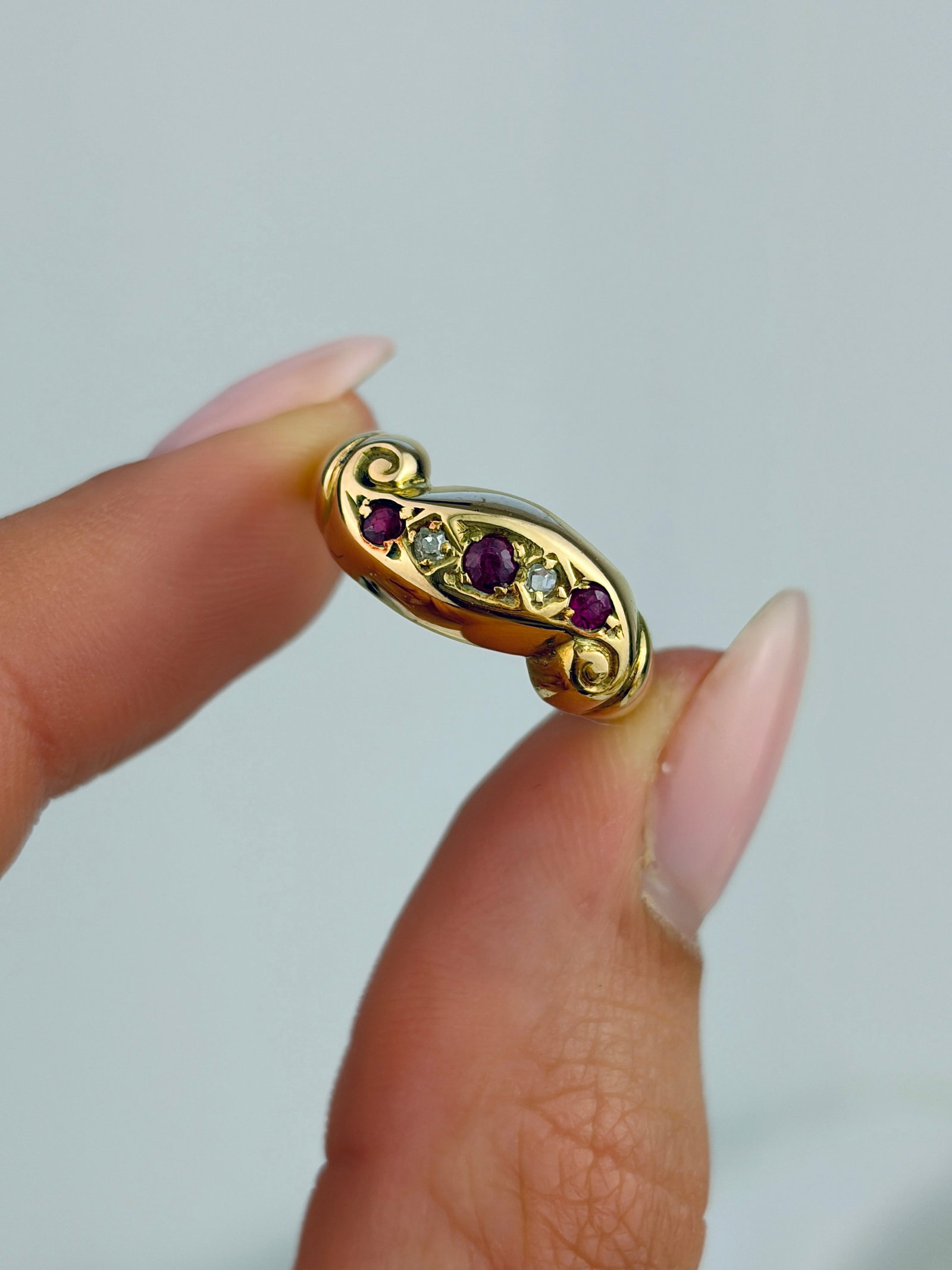 ANTIQUE 18CT YELLOW GOLD RUBY AND DIAMOND 5 STONE SCROLL RING - 5