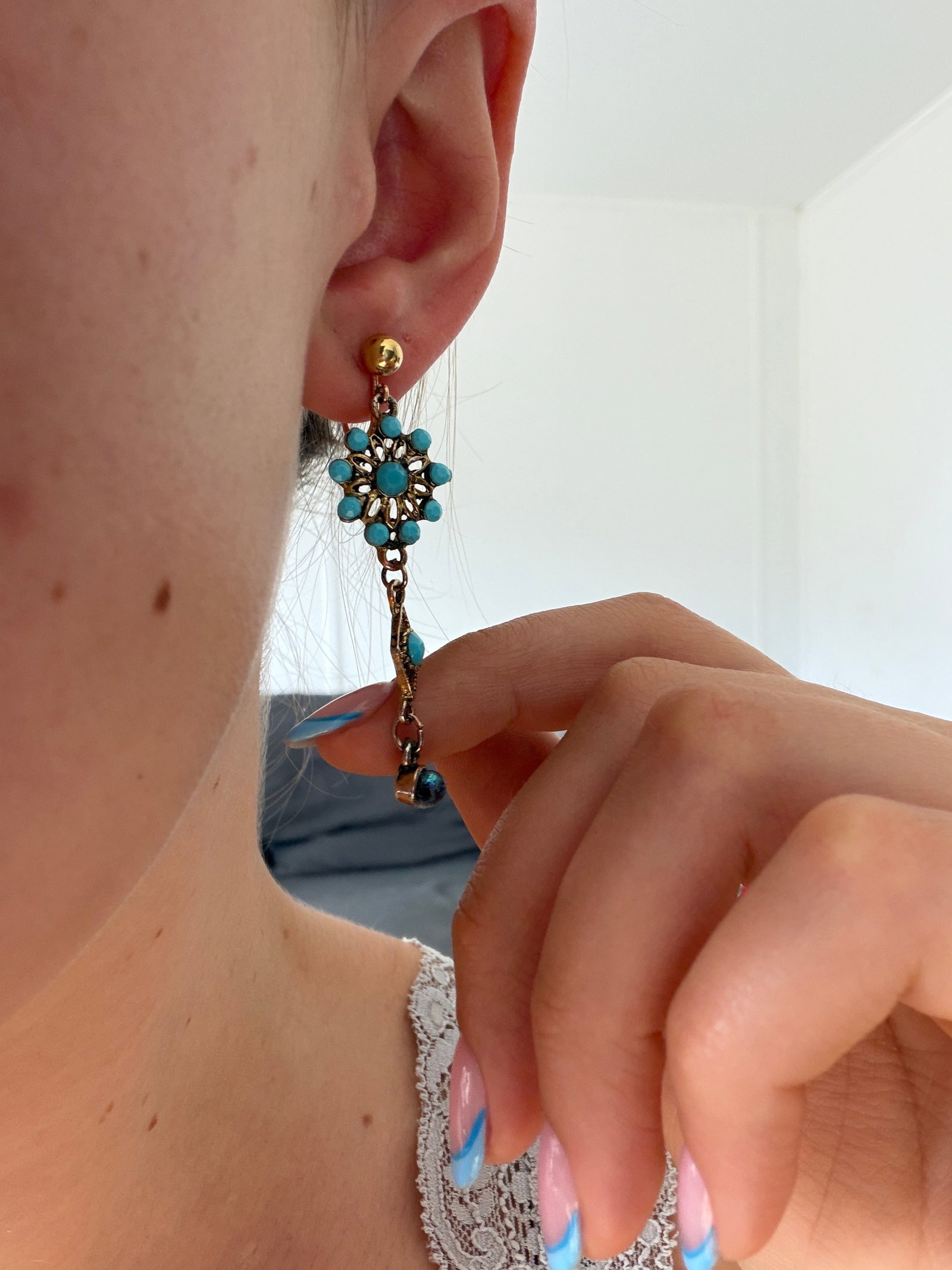 LOVELY TURQUOISE DROP EARRINGS GOLD SCREW BACKS - 7