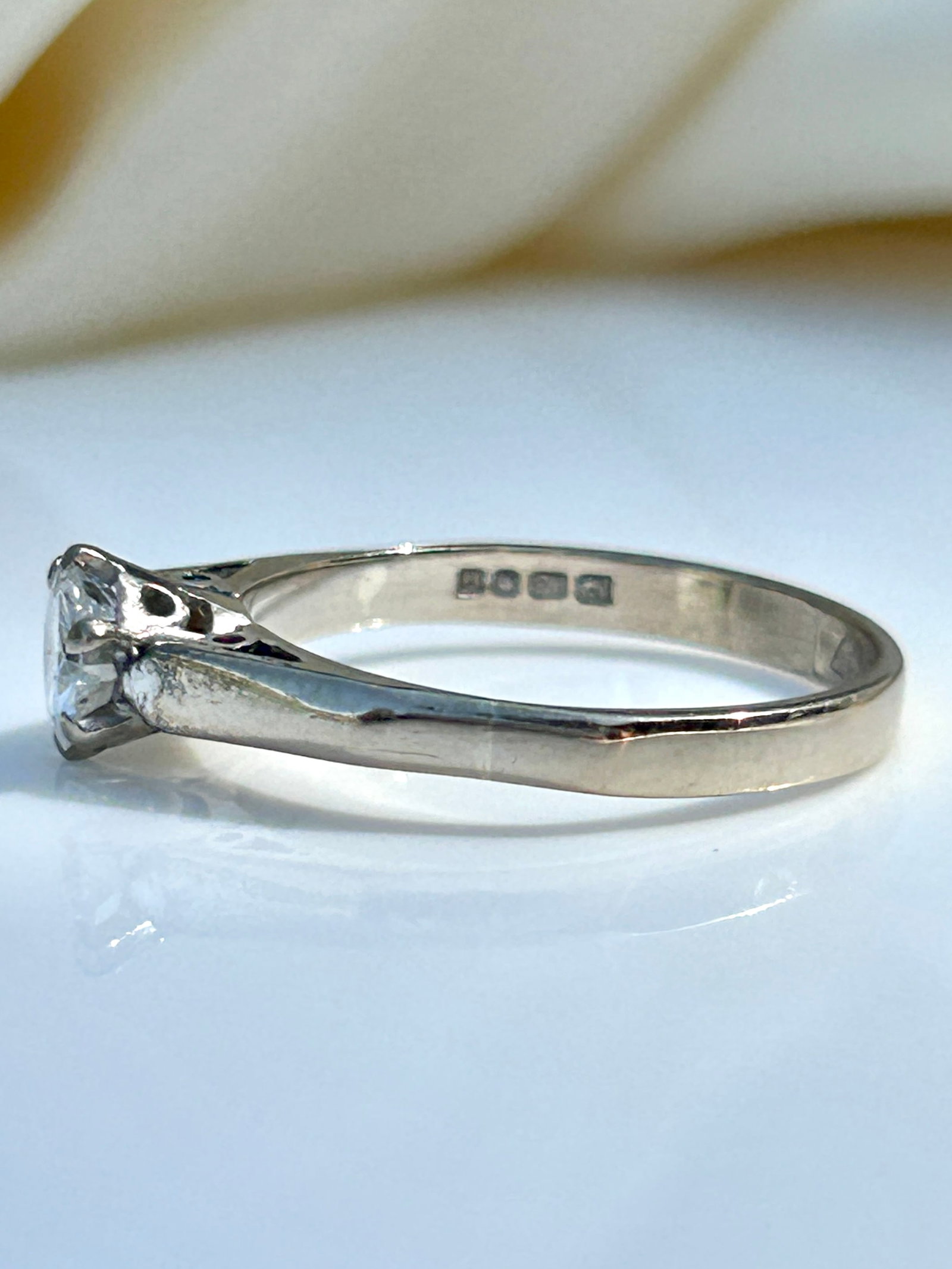 CHUNKY 18CT GOLD DIAMOND SOLITAIRE / ENGAGEMENT RING APPROX 65PTS - 3