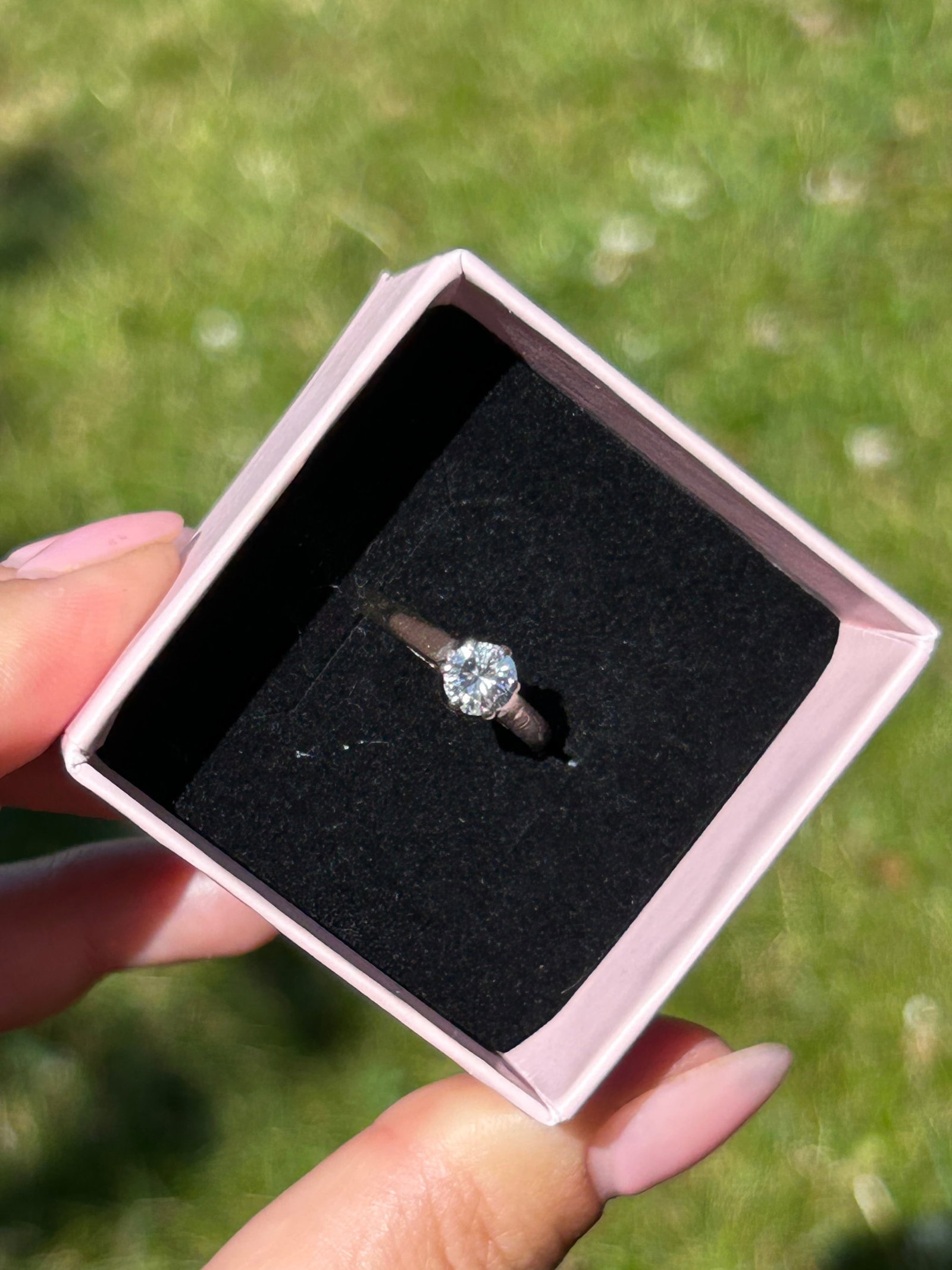 CHUNKY 18CT GOLD DIAMOND SOLITAIRE / ENGAGEMENT RING APPROX 65PTS - 7