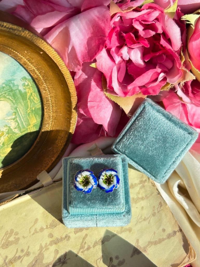 Wonderful Antique Gold and Enamel Flower Ring - 7