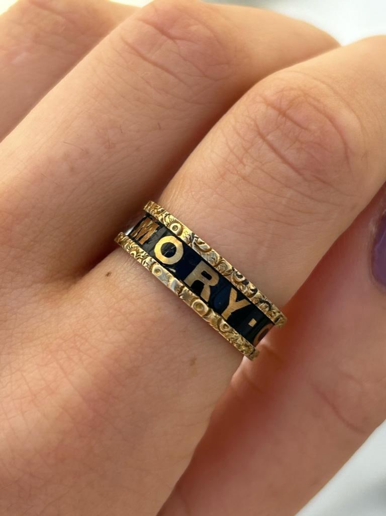 Antique 18ct Yellow Gold Black Enamel Mourning Band Ring - 2