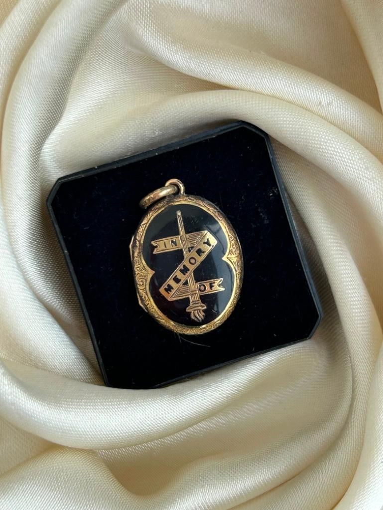 Antique Enamel In Memory Of Locket Pendant - 3