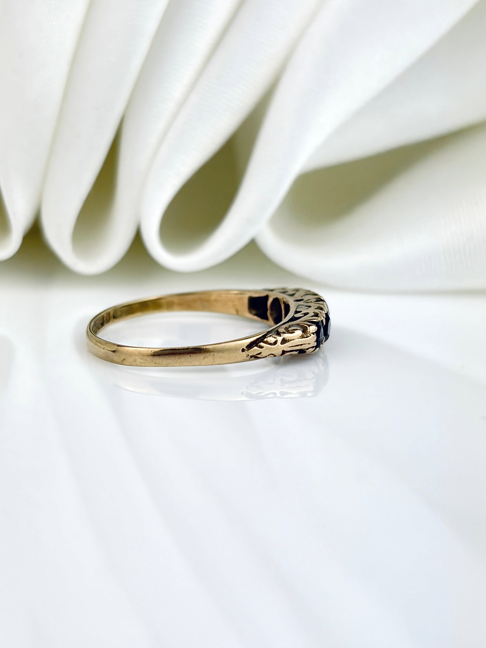 ANTIQUE 9CT YELLOW GOLD GARNET 5 STONE RING - 2