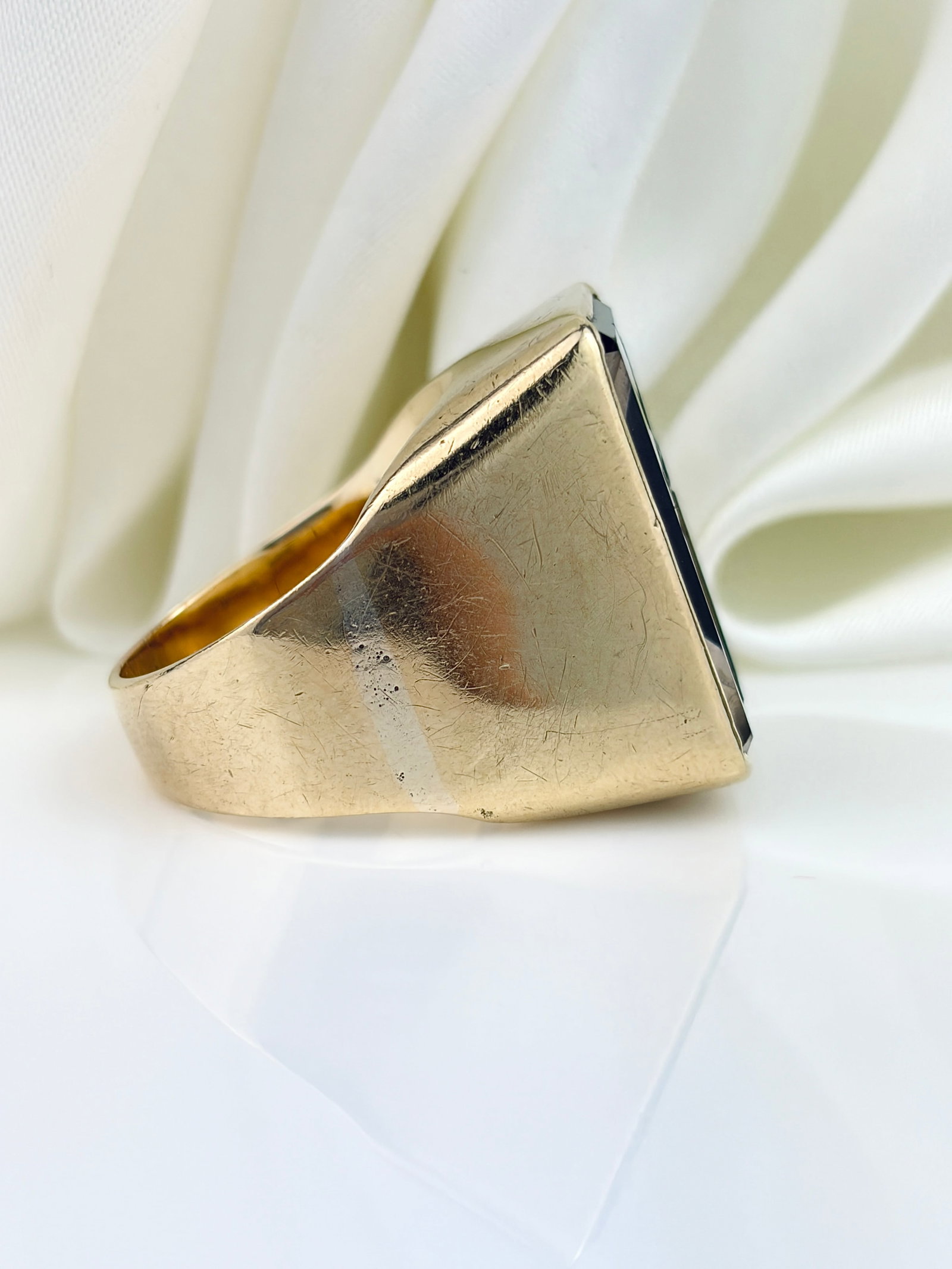 ANTIQUE CHUNKY 9CT YELLOW GOLD INTAGLIO SEAL RING - 2