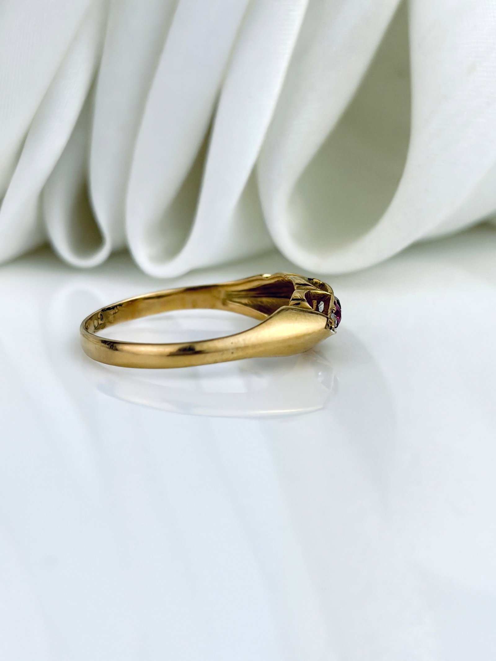 Antique c.1918 18ct Yellow Gold Ruby and Diamond 5 Stone Boat Ring - 4