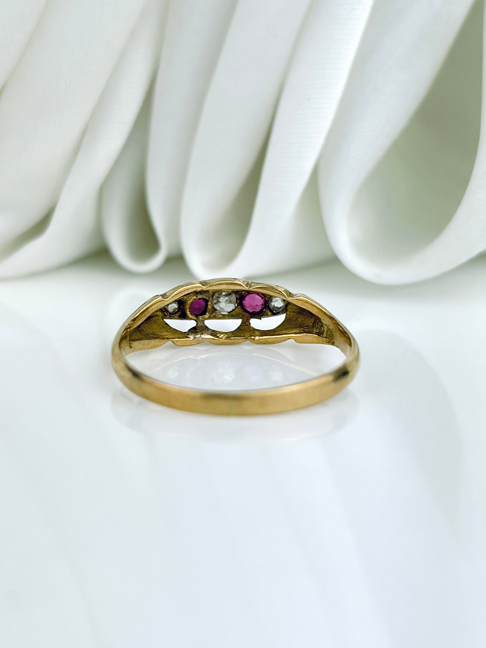 Antique c.1918 18ct Yellow Gold Ruby and Diamond 5 Stone Boat Ring - 5
