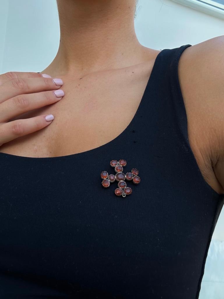 Antique Hessonite Garnet Maltese Cross Gold Brooch - 2