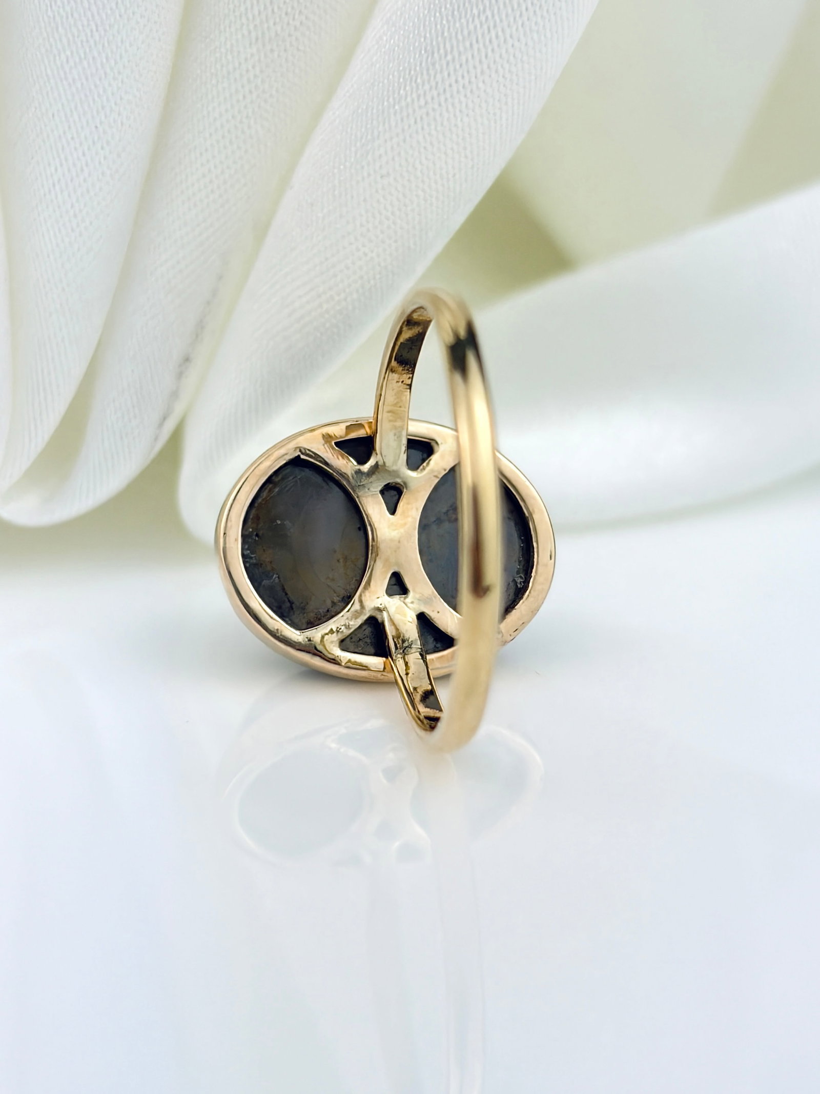 VINTAGE 9CT GOLD CATSEYE LARGE RING - 3