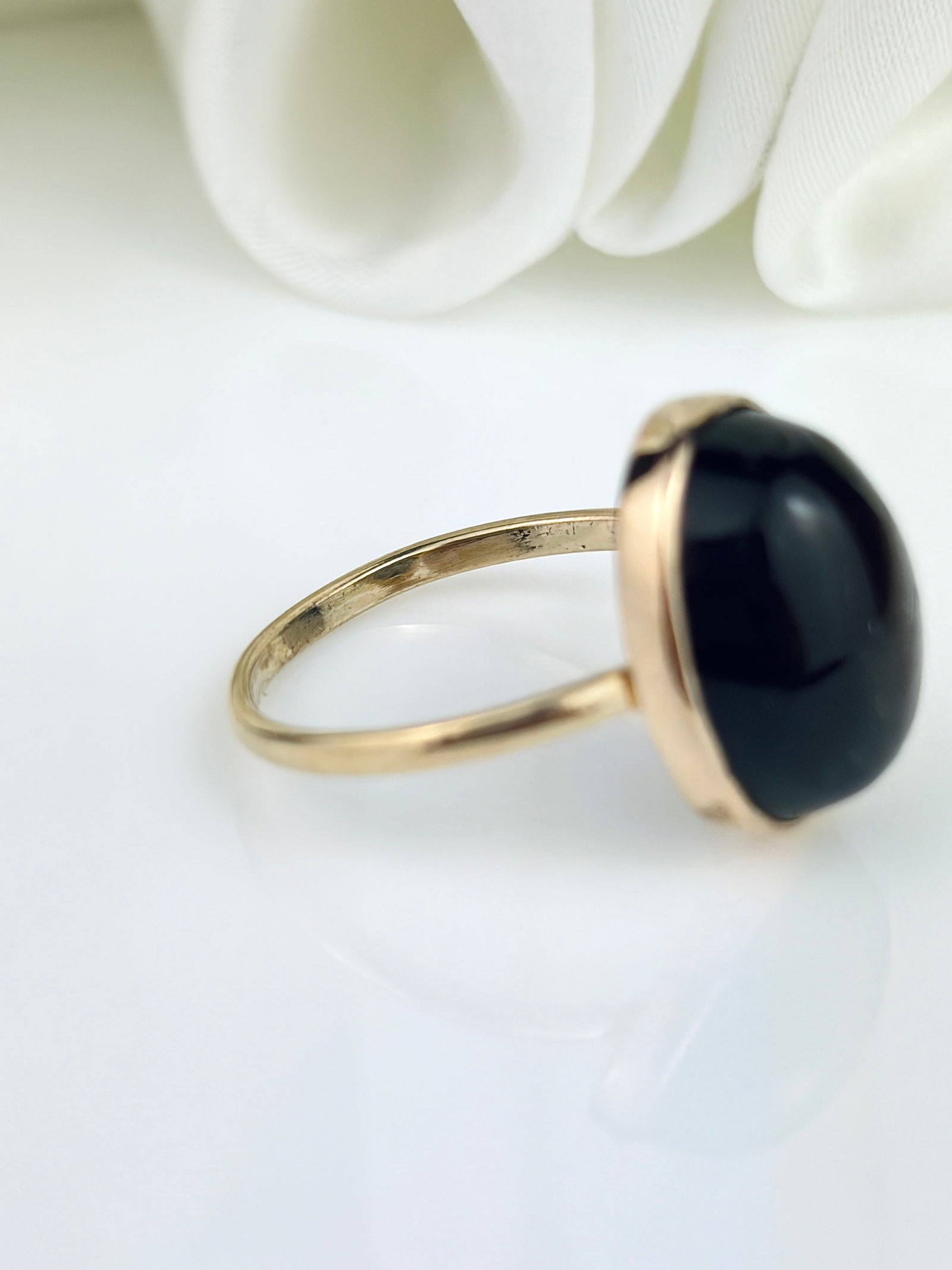 VINTAGE 9CT GOLD CATSEYE LARGE RING - 4