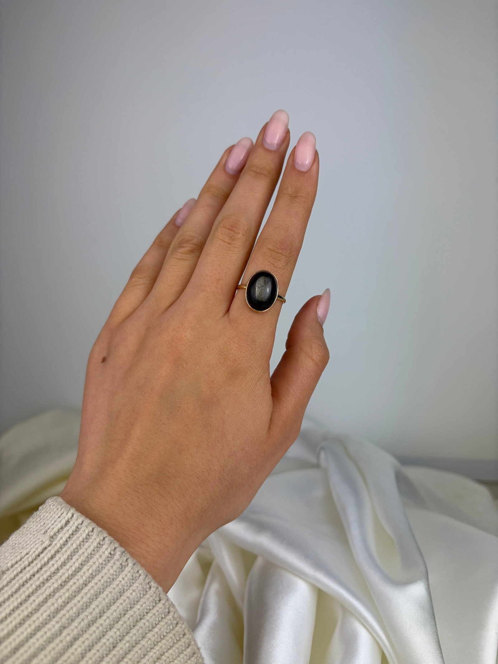 VINTAGE 9CT GOLD CATSEYE LARGE RING - 7